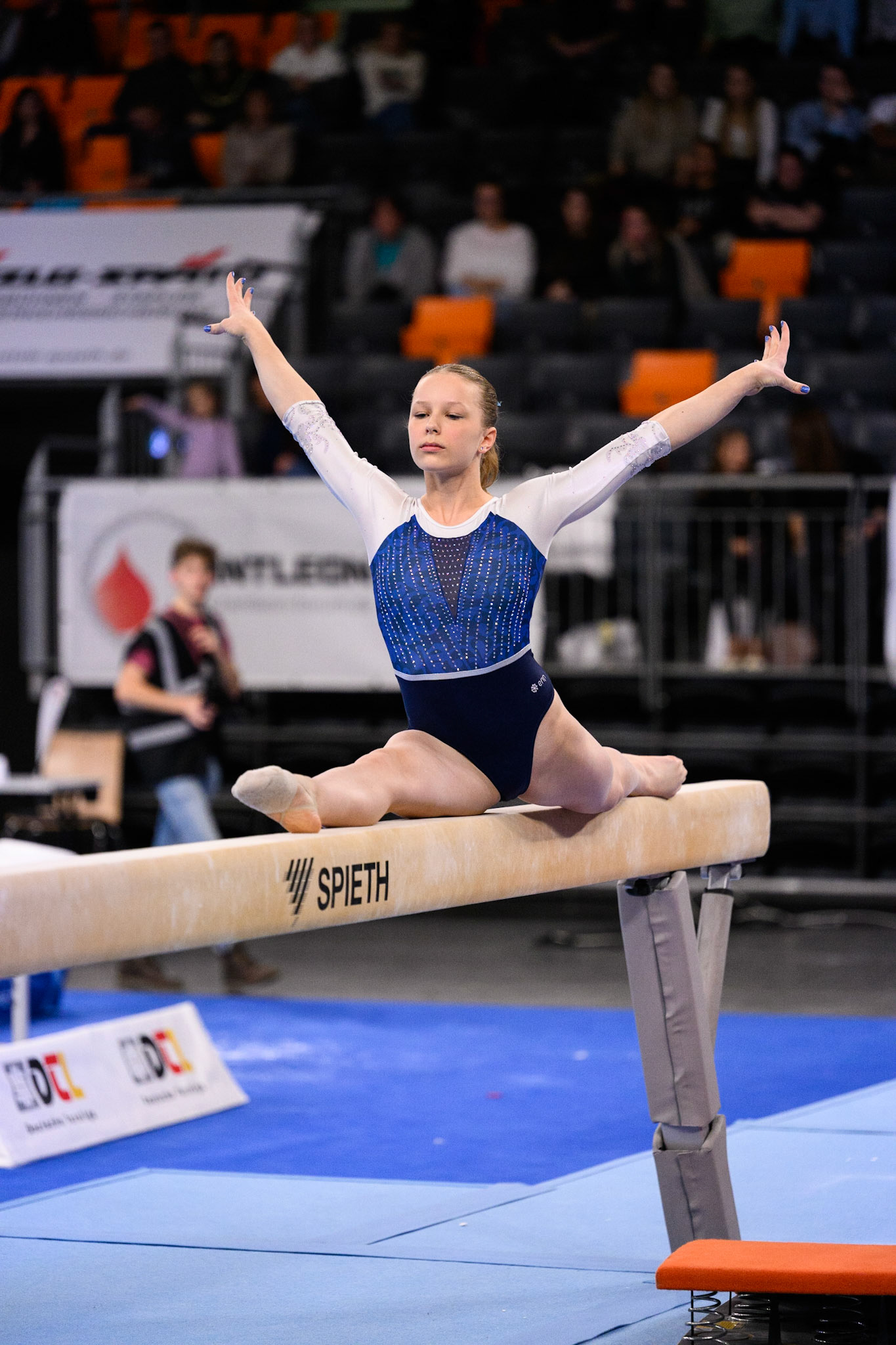 1. Bundesliga Kunstturnen: Finale Frauen, Competition, Balance BeamDepicted: Amalia Preuss NeudorfPhoto taken in Neu-Ulm, DEU on 2022-12-3Photo credits should read: Norman Seibert, CC BY-SA 4.0NIKON Z 9, NIKKOR Z 70-200mm f/2.8 VR S¹⁄₁₂₅₀ Sek. bei ƒ / 2,8File: DSC_7911.NEF