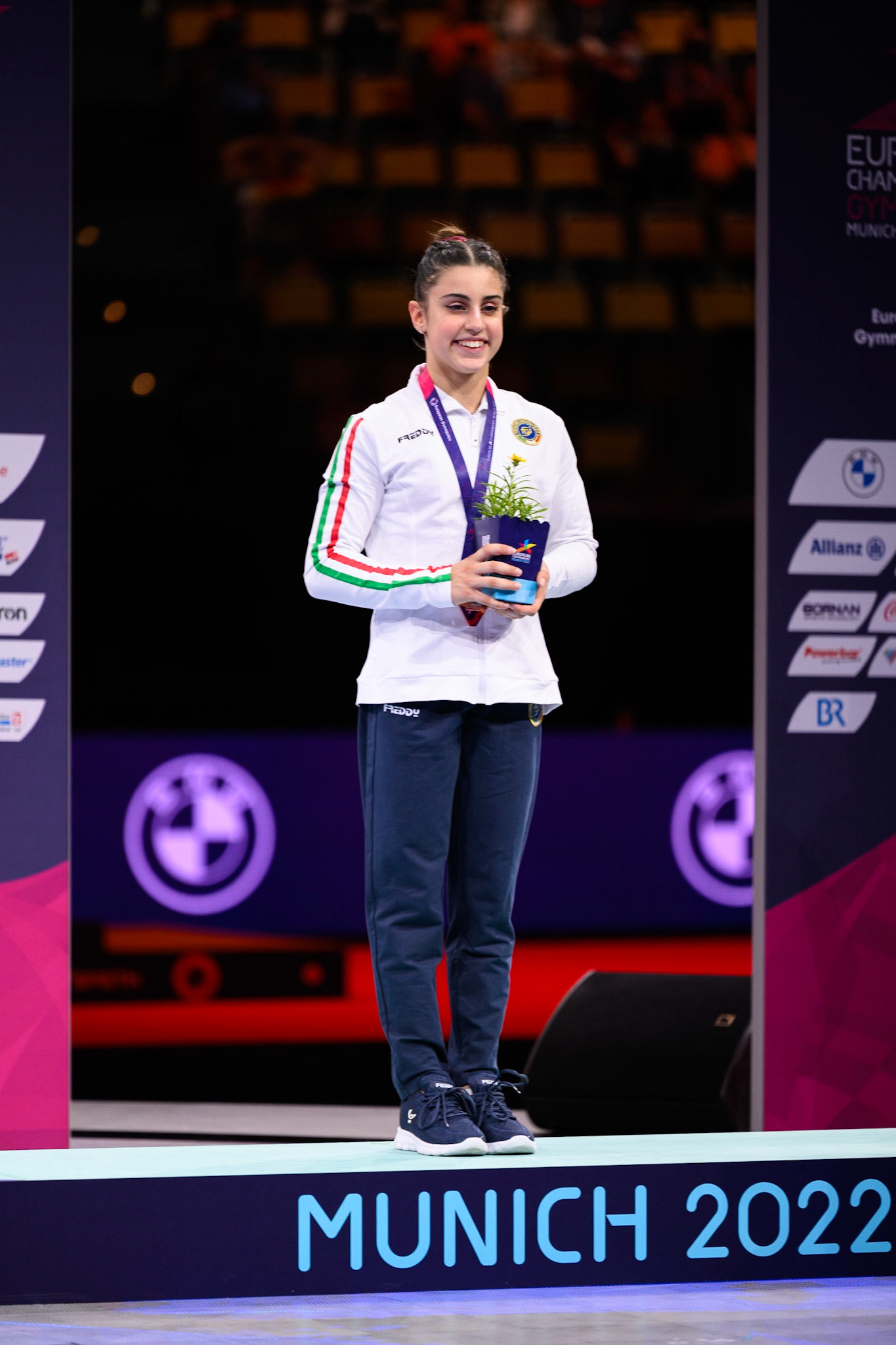 European Championships 2022, All-around Competition, Victory CeremonyDepicted: Viola PierazziniPhoto taken in Munich, DEU on 2022-08-12Photo credits should read: Norman Seibert, CC BY-SA 4.0NIKON Z 9, NIKKOR Z 70-200mm f/2.8 VR S¹⁄₃₂₀ Sek. bei ƒ / 2,8File: DSC_9141.NEF