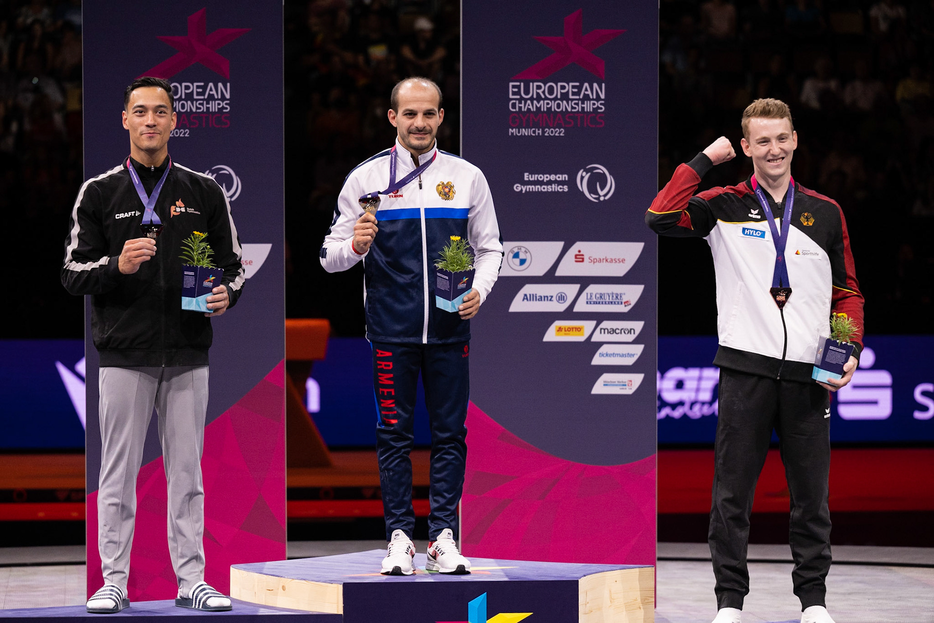 European Championships 2022, Apparatus Final, Pommel HorseDepicted: Harutyun Merdinyan, Loran de Munck, Nils DunkelPhoto taken in Munich, DEU on 2022-08-21Photo credits should read: Norman Seibert, CC BY-SA 4.0NIKON Z 9, NIKKOR Z 70-200mm f/2.8 VR S¹⁄₈₀₀ Sek. bei ƒ / 4,0File: DSC_1897.NEF