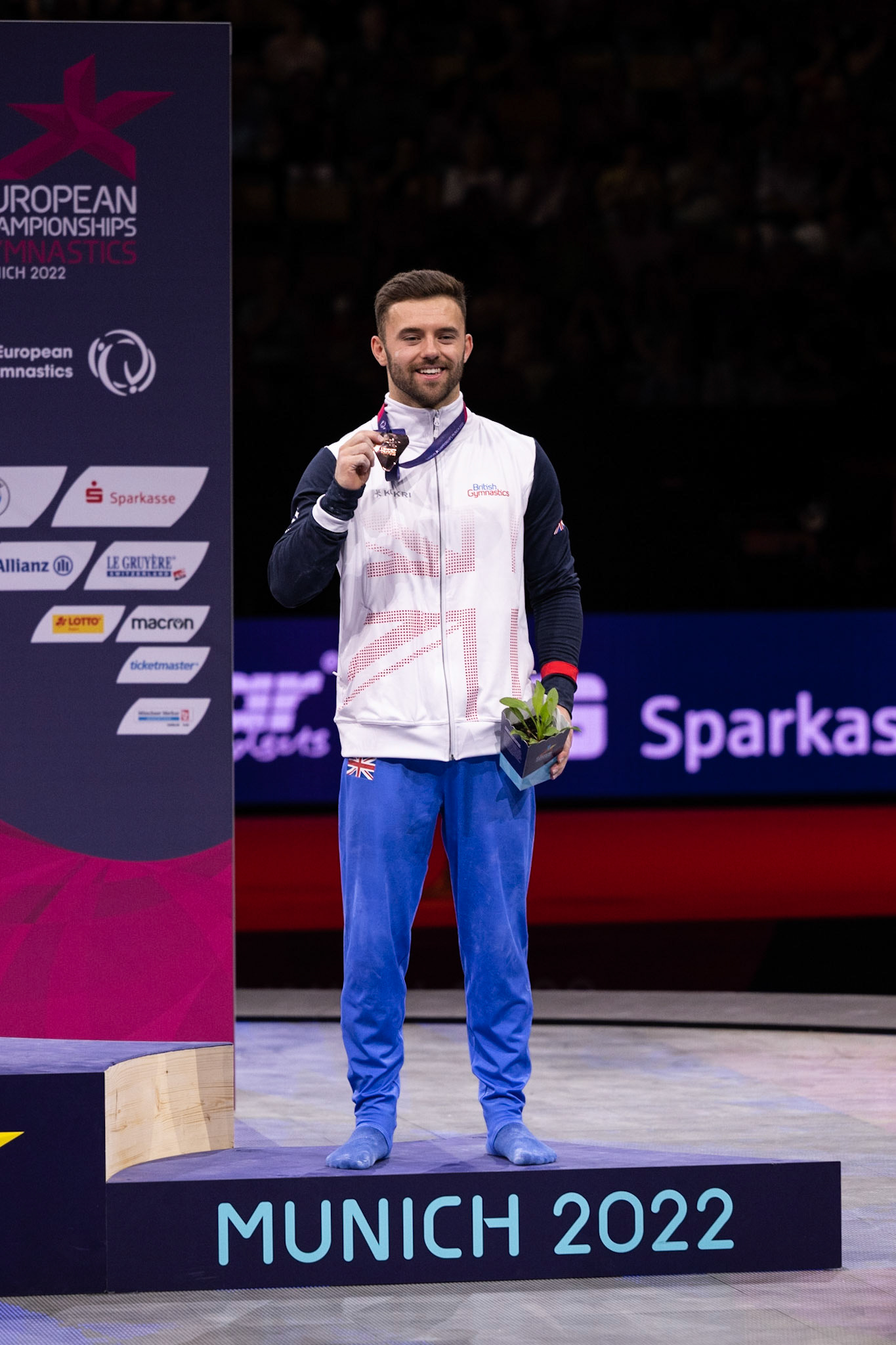 European Championships 2022, Apparatus Final, Parallel BarsDepicted: Giarnni Regini-MoranPhoto taken in Munich, DEU on 2022-08-21Photo credits should read: Norman Seibert, CC BY-SA 4.0NIKON Z 9, NIKKOR Z 70-200mm f/2.8 VR S¹⁄₈₀₀ Sek. bei ƒ / 4,0File: DSC_7032.NEF