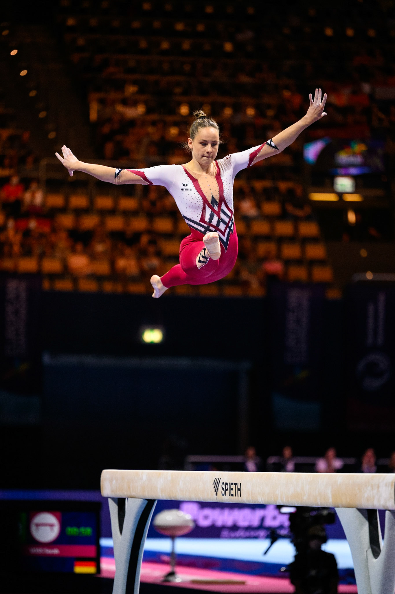 European Championships 2022, All-around Competition, Balance BeamDepicted: Sarah VossPhoto taken in Munich, DEU on 2022-08-11Photo credits should read: Norman Seibert, CC BY-SA 4.0NIKON Z 9, NIKKOR Z 70-200mm f/2.8 VR S¹⁄₁₆₀₀ Sek. bei ƒ / 2,8File: DSC_7293.NEF