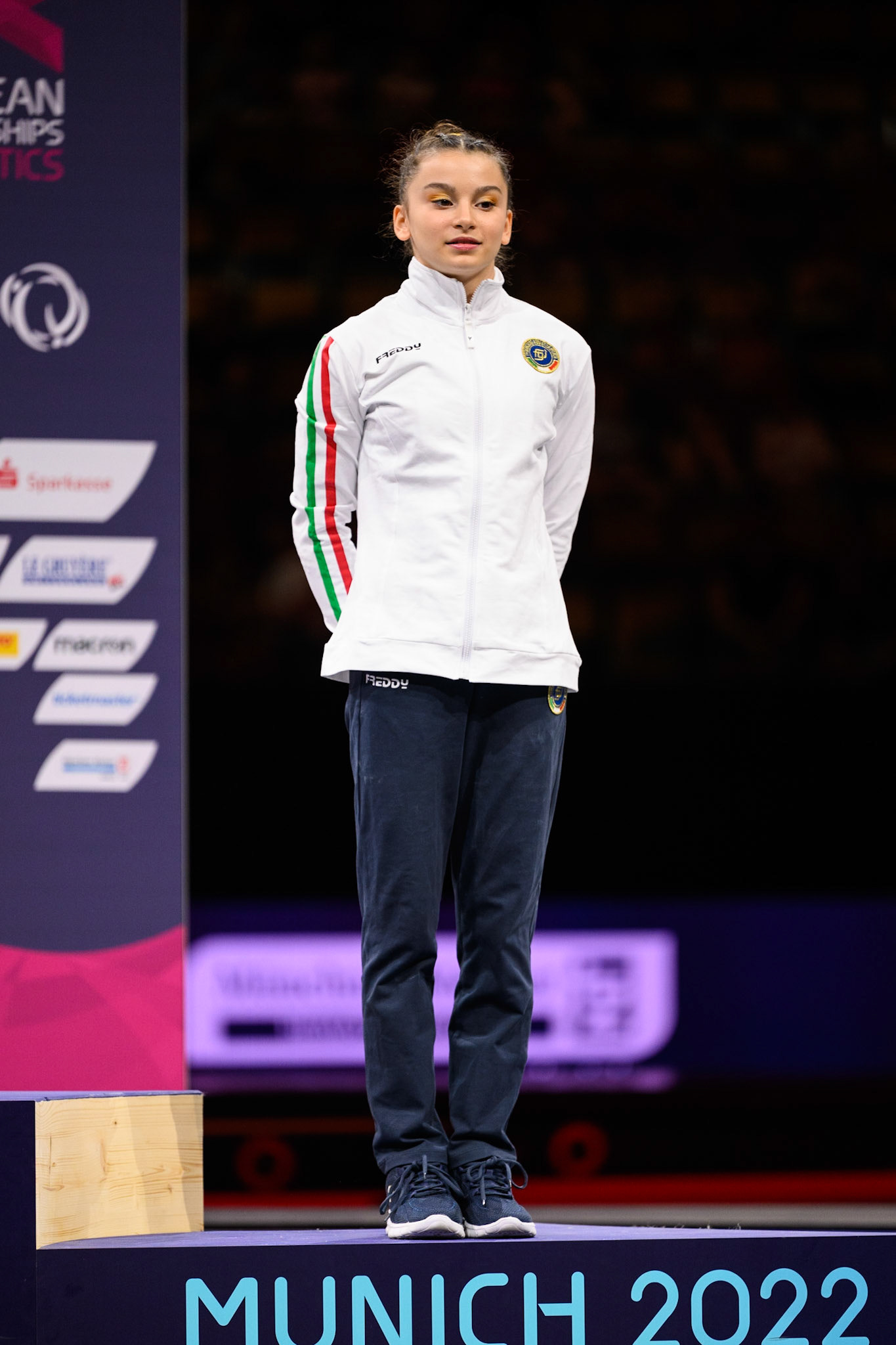 European Championships 2022, Apparatus Final, Victory CeremonyDepicted: July MaranoPhoto taken in Munich, DEU on 2022-08-14Photo credits should read: Norman Seibert, CC BY-SA 4.0NIKON Z 9, NIKKOR Z 70-200mm f/2.8 VR S¹⁄₆₄₀ Sek. bei ƒ / 2,8File: DSC_0464.NEF