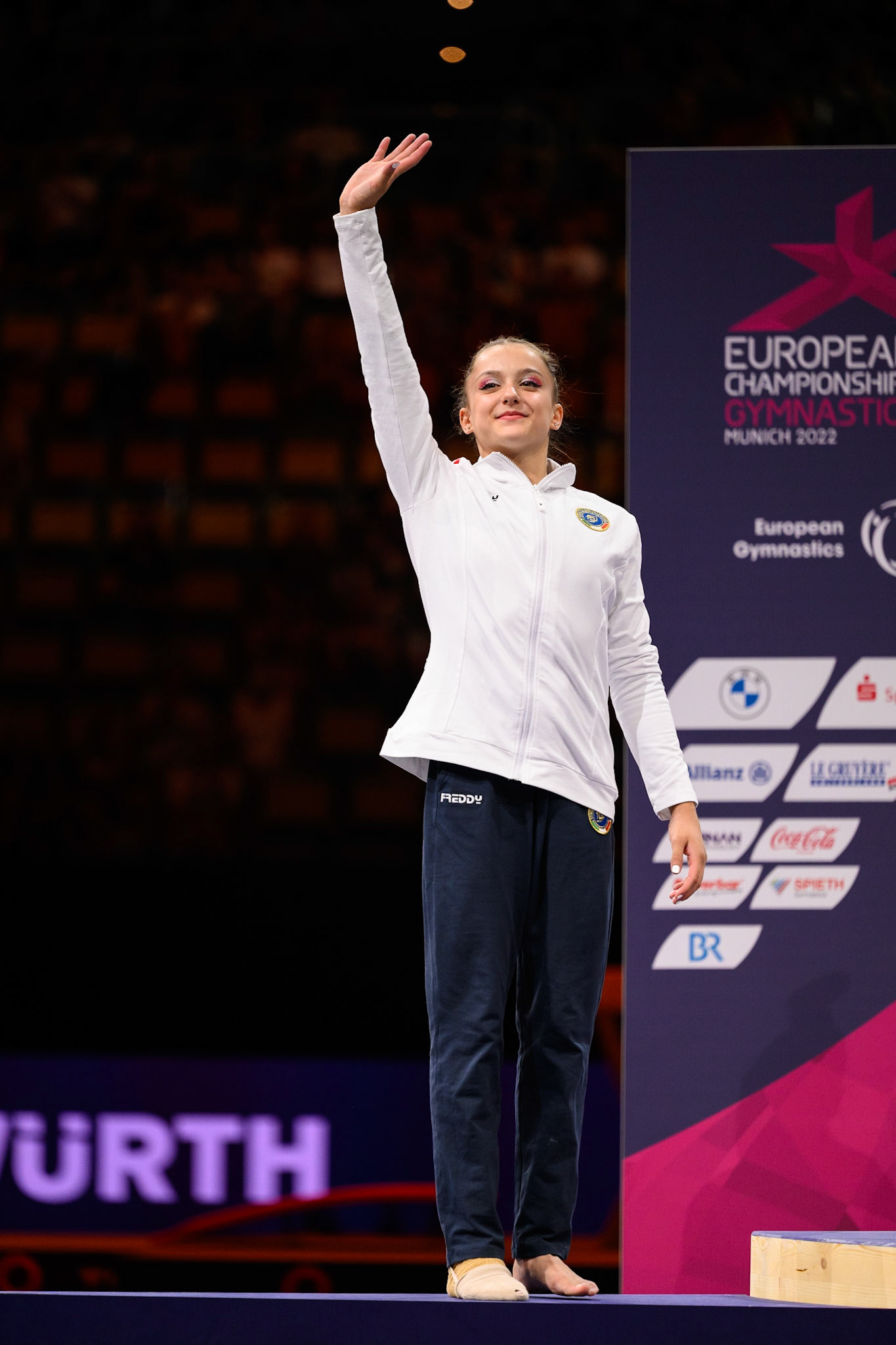 European Championships 2022, Apparatus Final, Victory CeremonyDepicted: Arianna GrilloPhoto taken in Munich, DEU on 2022-08-14Photo credits should read: Norman Seibert, CC BY-SA 4.0NIKON Z 9, NIKKOR Z 70-200mm f/2.8 VR S¹⁄₆₄₀ Sek. bei ƒ / 2,8File: DSC_4711.NEF