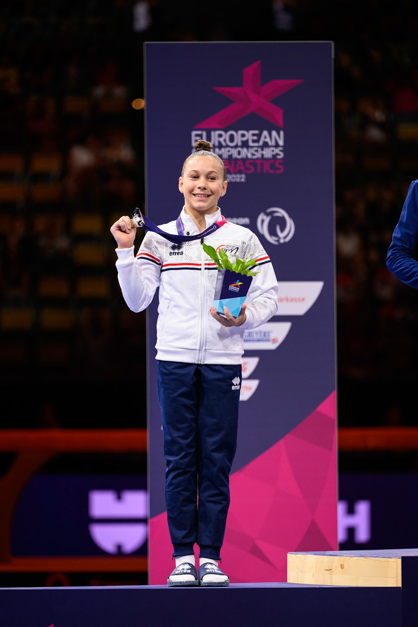 European Championships 2022, Apparatus Final, Victory CeremonyDepicted: Ming van EijkenPhoto taken in Munich, DEU on 2022-08-14Photo credits should read: Norman Seibert, CC BY-SA 4.0NIKON Z 9, NIKKOR Z 70-200mm f/2.8 VR S¹⁄₆₄₀ Sek. bei ƒ / 2,8File: DSC_0526.NEF