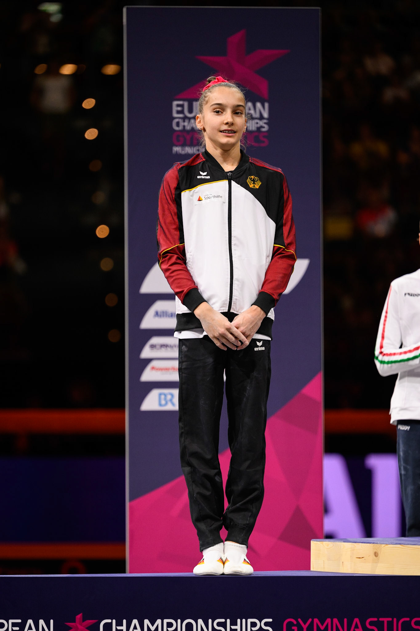 European Championships 2022, Apparatus Final, Victory CeremonyDepicted: Helen KevricPhoto taken in Munich, DEU on 2022-08-14Photo credits should read: Norman Seibert, CC BY-SA 4.0NIKON Z 9, NIKKOR Z 70-200mm f/2.8 VR S¹⁄₆₄₀ Sek. bei ƒ / 2,8File: DSC_2273.NEF