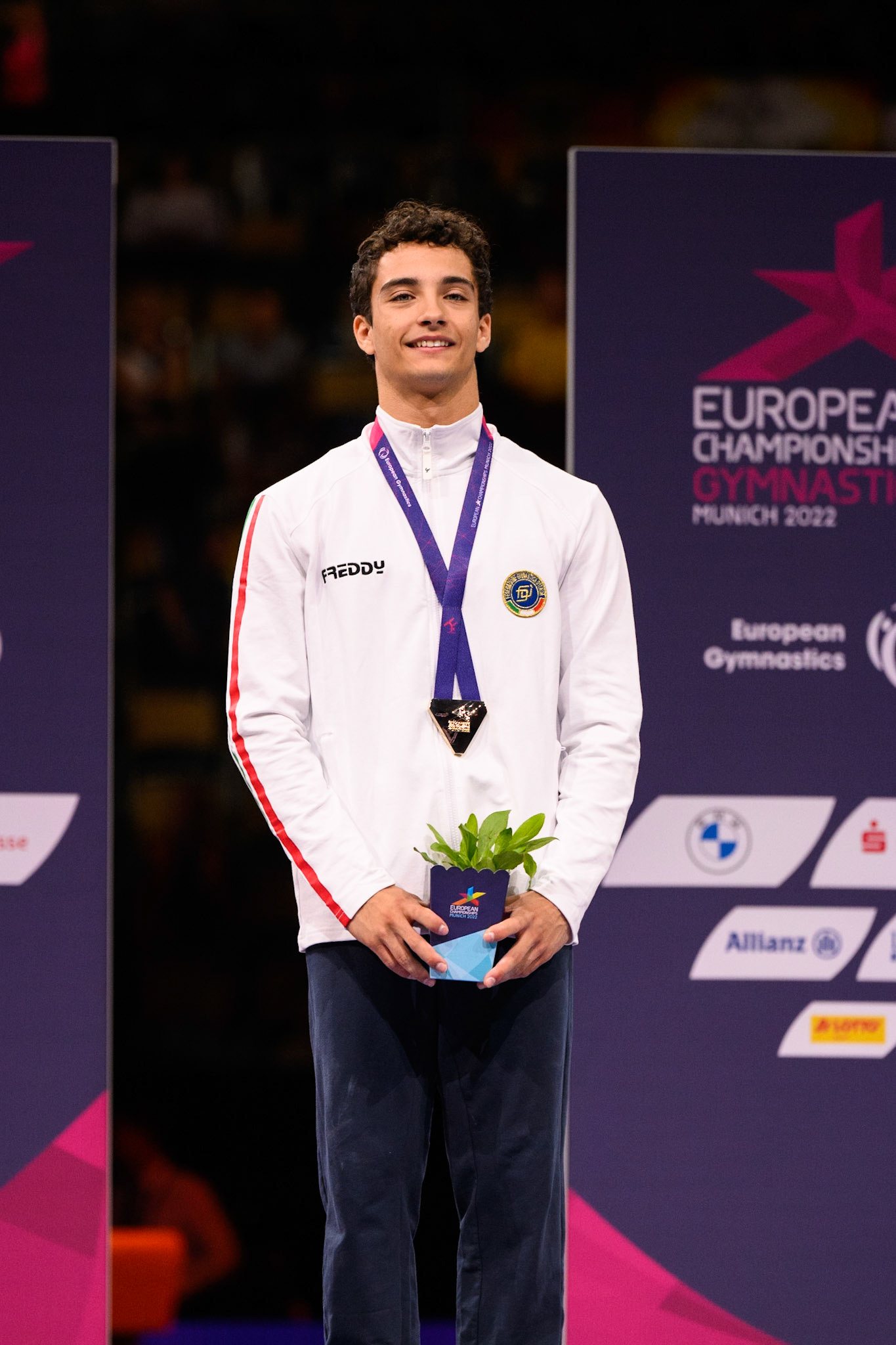 European Championships 2022, Apparatus Final, Victory CeremonyDepicted: Riccardo VillaPhoto taken in Munich, DEU on 2022-08-21Photo credits should read: Norman Seibert, CC BY-SA 4.0NIKON Z 9, NIKKOR Z 70-200mm f/2.8 VR S¹⁄₈₀₀ Sek. bei ƒ / 4,0File: DSC_1300.NEF