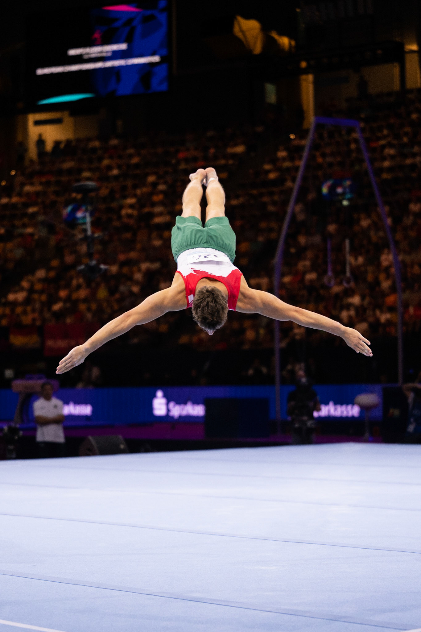 European Championships 2022, Apparatus Final, Floor ExerciseDepicted: Krisztofer MészárosPhoto taken in Munich, DEU on 2022-08-21Photo credits should read: Norman Seibert, CC BY-SA 4.0NIKON Z 9, NIKKOR Z 70-200mm f/2.8 VR S¹⁄₁₆₀₀ Sek. bei ƒ / 2,8File: DSC_7655.NEF