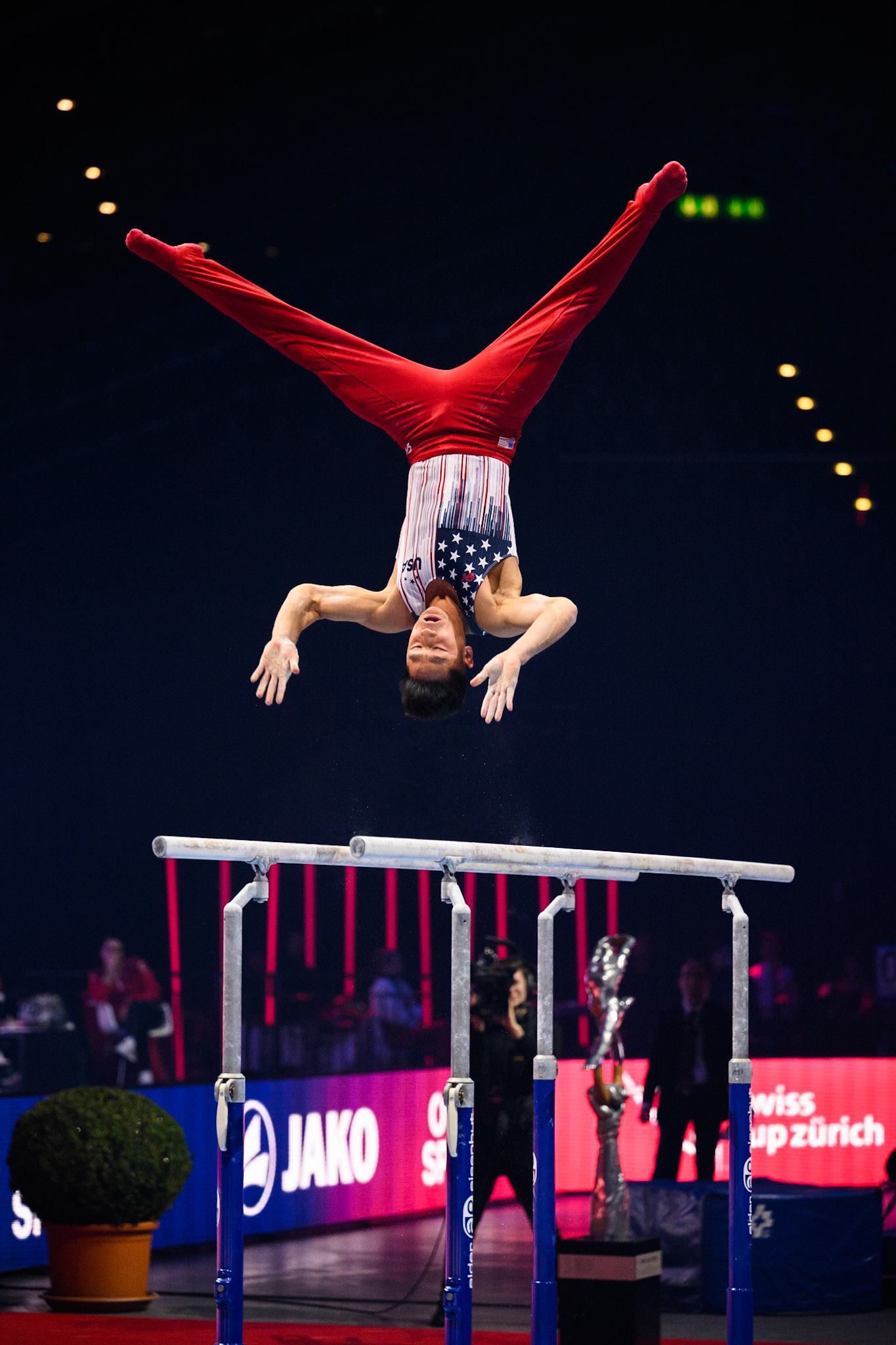 Swiss Cup Zurich 2022, Final, Parallel BarsDepicted: Yul MoldauerPhoto taken in Zurich, SUI on 2022-11-27Photo credits should read: Norman Seibert, CC BY-SA 4.0NIKON Z 9, NIKKOR Z 70-200mm f/2.8 VR S¹⁄₁₆₀₀ Sek. bei ƒ / 2,8File: DSC_2901.NEF