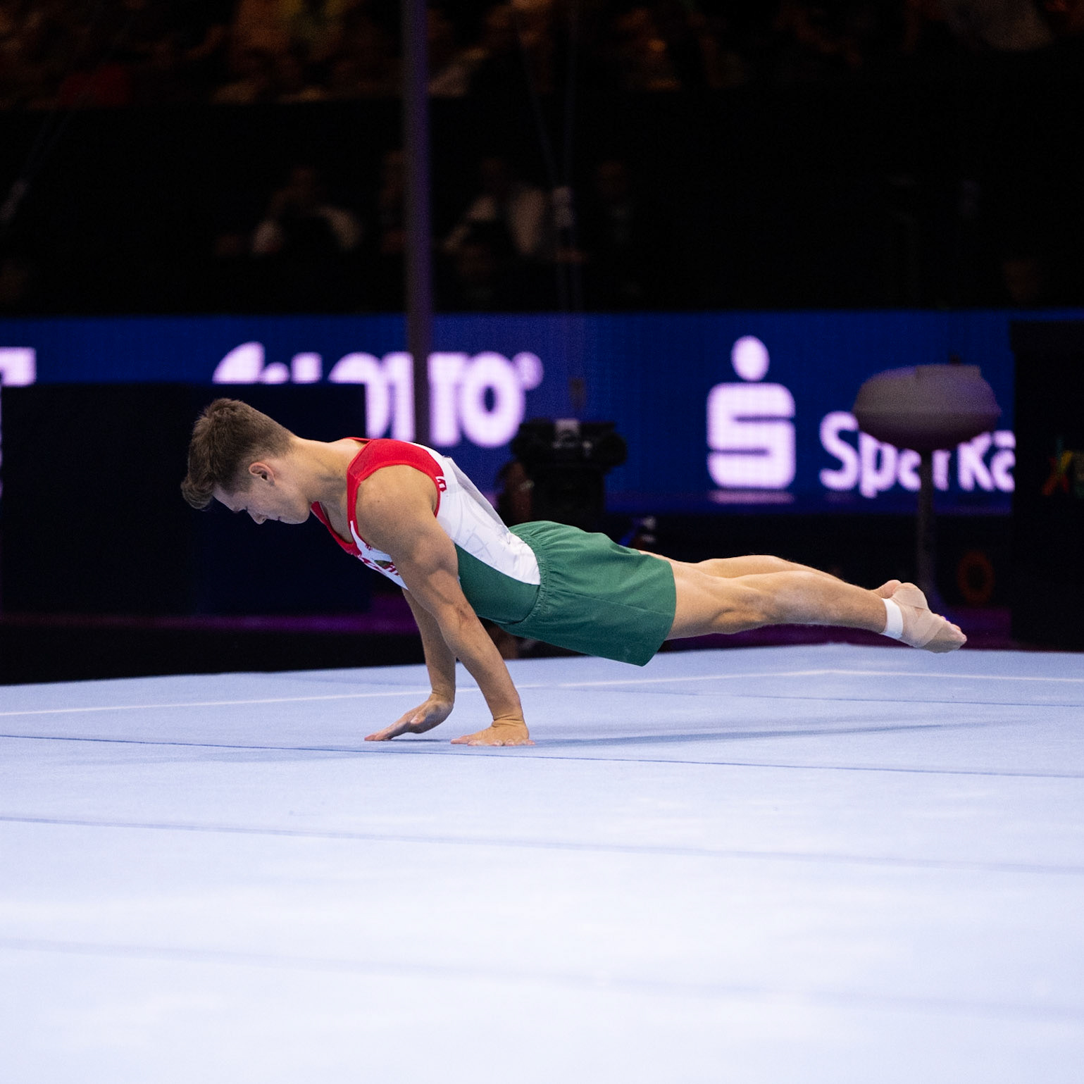 European Championships 2022, Apparatus Final, Floor ExerciseDepicted: Krisztofer MészárosPhoto taken in Munich, DEU on 2022-08-21Photo credits should read: Norman Seibert, CC BY-SA 4.0NIKON Z 9, NIKKOR Z 70-200mm f/2.8 VR S¹⁄₁₆₀₀ Sek. bei ƒ / 2,8File: DSC_7619.NEF