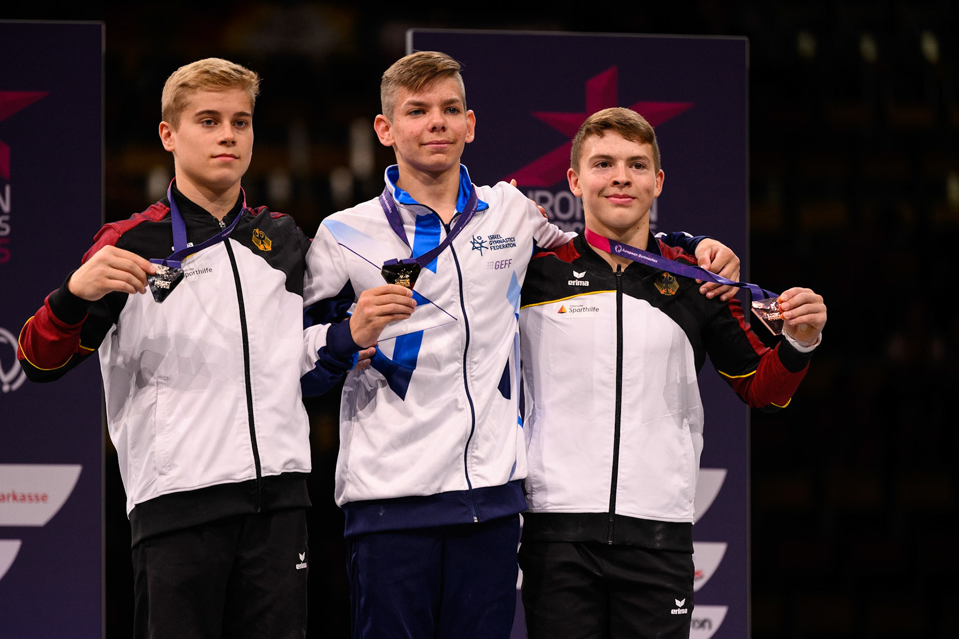 European Championships 2022, Apparatus Final, Victory CeremonyDepicted: Daniel Mousichidis, Jukka Nissinen, Dmytro DotsenkoPhoto taken in Munich, DEU on 2022-08-21Photo credits should read: Norman Seibert, CC BY-SA 4.0NIKON Z 9, NIKKOR Z 70-200mm f/2.8 VR S¹⁄₈₀₀ Sek. bei ƒ / 3,5File: DSC_7448 2.NEF