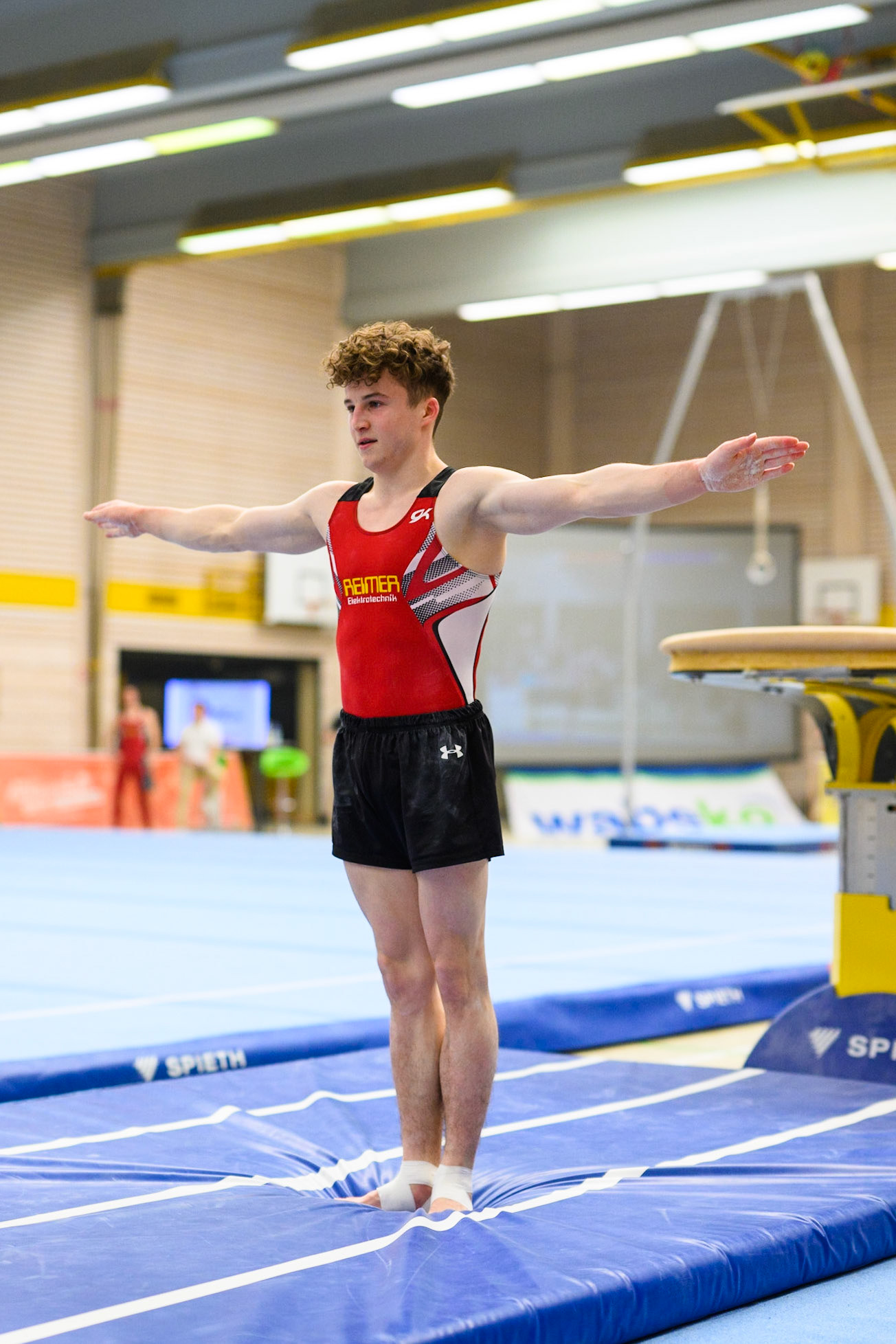 Bundesliga Kunstturnen: TSV Pfuhl vs. Eintracht Frankfurt, Competition, VaultDepicted: Alexander KunzPhoto taken in Pfuhl, DEU on 2023-04-23Photo credits should read: Norman SeibertNIKON Z 9, NIKKOR Z 50mm f/1.2 S¹⁄₁₆₀₀ Sek. bei ƒ / 1,8File: DSC_2988.NEF