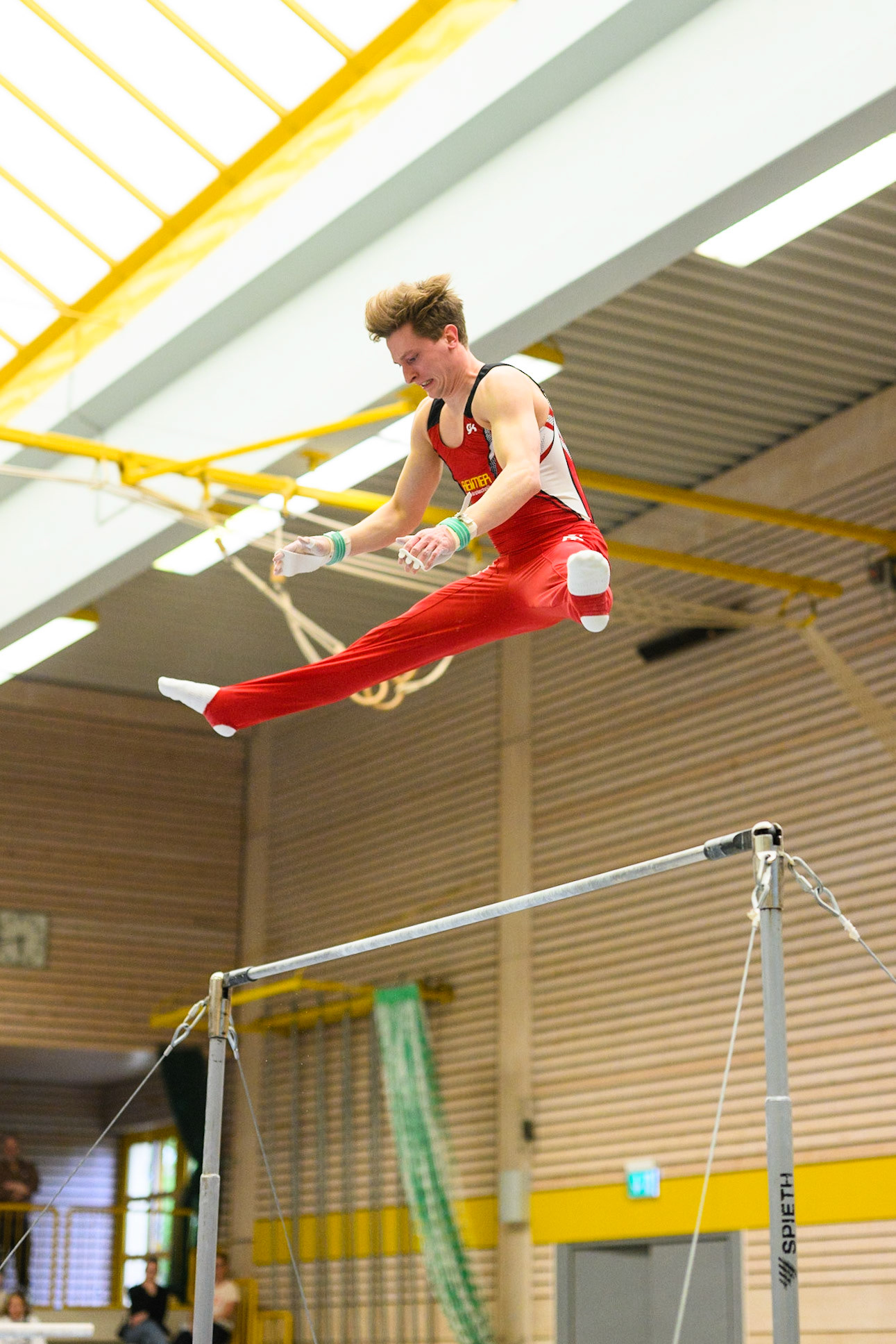 Bundesliga Kunstturnen: TSV Pfuhl vs. Eintracht Frankfurt, Competition, Horizontal BarDepicted: Linus MikschlPhoto taken in Pfuhl, DEU on 2023-04-23Photo credits should read: Norman SeibertNIKON Z 9, NIKKOR Z 50mm f/1.2 S¹⁄₁₆₀₀ Sek. bei ƒ / 1,8File: DSC_5974.NEF