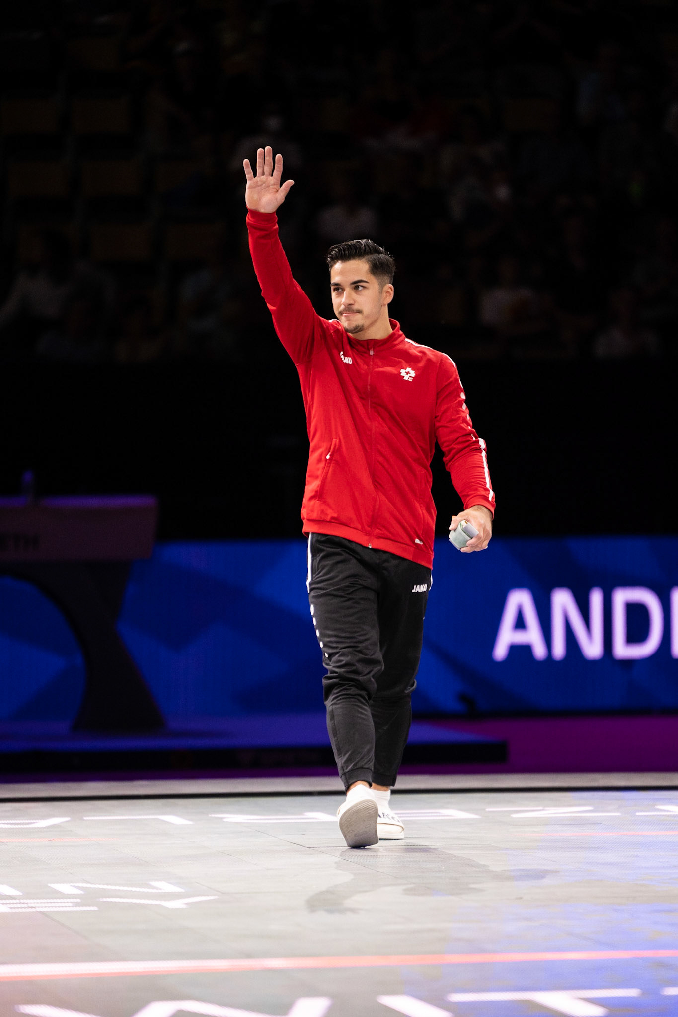 European Championships 2022, Apparatus Final, Presentation of AthletesDepicted: Andrin FreyPhoto taken in Munich, DEU on 2022-08-21Photo credits should read: Norman Seibert, CC BY-SA 4.0NIKON Z 9, NIKKOR Z 70-200mm f/2.8 VR S¹⁄₈₀₀ Sek. bei ƒ / 2,8File: DSC_3759.NEF