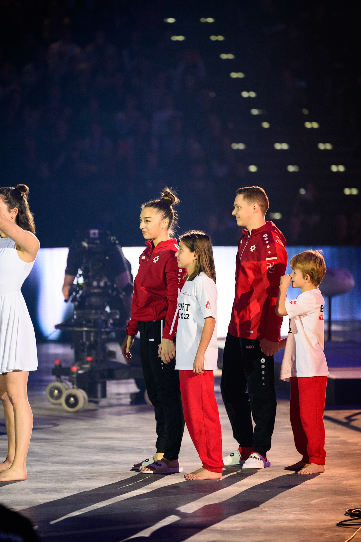 Swiss Cup Zurich 2022, Opening Ceremony, Depicted: Lena Bickel, Noe SeifertPhoto taken in Zurich, SUI on 2022-11-27Photo credits should read: Norman Seibert, CC BY-SA 4.0NIKON Z 9, NIKKOR Z 70-200mm f/2.8 VR S¹⁄₁₆₀₀ Sek. bei ƒ / 2,8File: DSC_8191.NEF