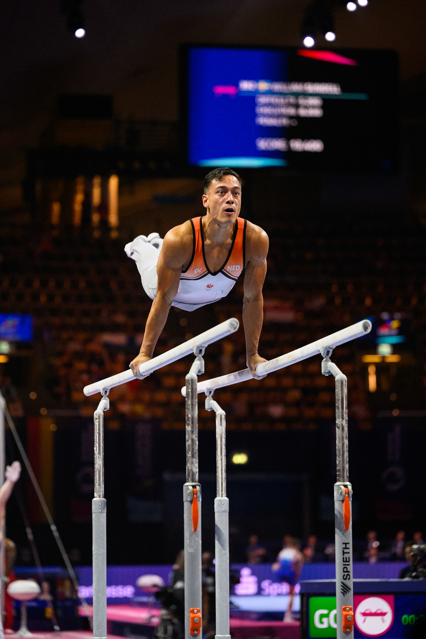 European Championships 2022, All-around Competition, Parallel BarsDepicted: Loran de MunckPhoto taken in Munich, DEU on 2022-08-18Photo credits should read: Norman Seibert, CC BY-SA 4.0NIKON Z 9, NIKKOR Z 70-200mm f/2.8 VR S¹⁄₁₆₀₀ Sek. bei ƒ / 2,8File: DSC_9681.NEF