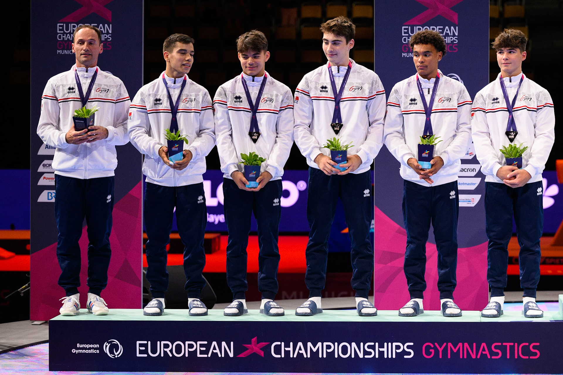 European Championships 2022, Teams Competition, Victory CeremonyDepicted: Anthony Mansard, Axel Breche, Lorenzo Sainte-Rose, Nicolas Diez, Romain CavallaroPhoto taken in Munich, DEU on 2022-08-19Photo credits should read: Norman Seibert, CC BY-SA 4.0NIKON Z 9, NIKKOR Z 70-200mm f/2.8 VR S¹⁄₆₄₀ Sek. bei ƒ / 4,0File: DSC_6556-2.NEF