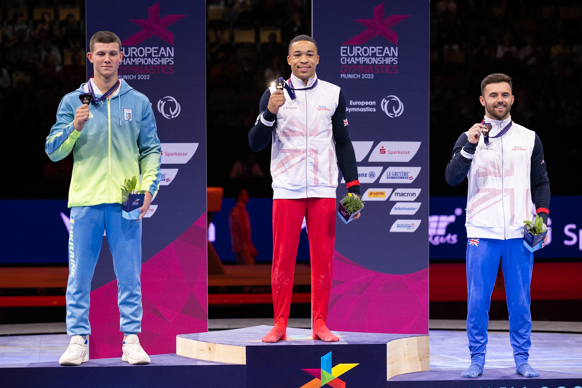 European Championships 2022, Apparatus Final, Parallel BarsDepicted: Illia Kovtun, Giarnni Regini-Moran, Joe FraserPhoto taken in Munich, DEU on 2022-08-21Photo credits should read: Norman Seibert, CC BY-SA 4.0NIKON Z 9, NIKKOR Z 70-200mm f/2.8 VR S¹⁄₈₀₀ Sek. bei ƒ / 4,0File: DSC_7045.NEF
