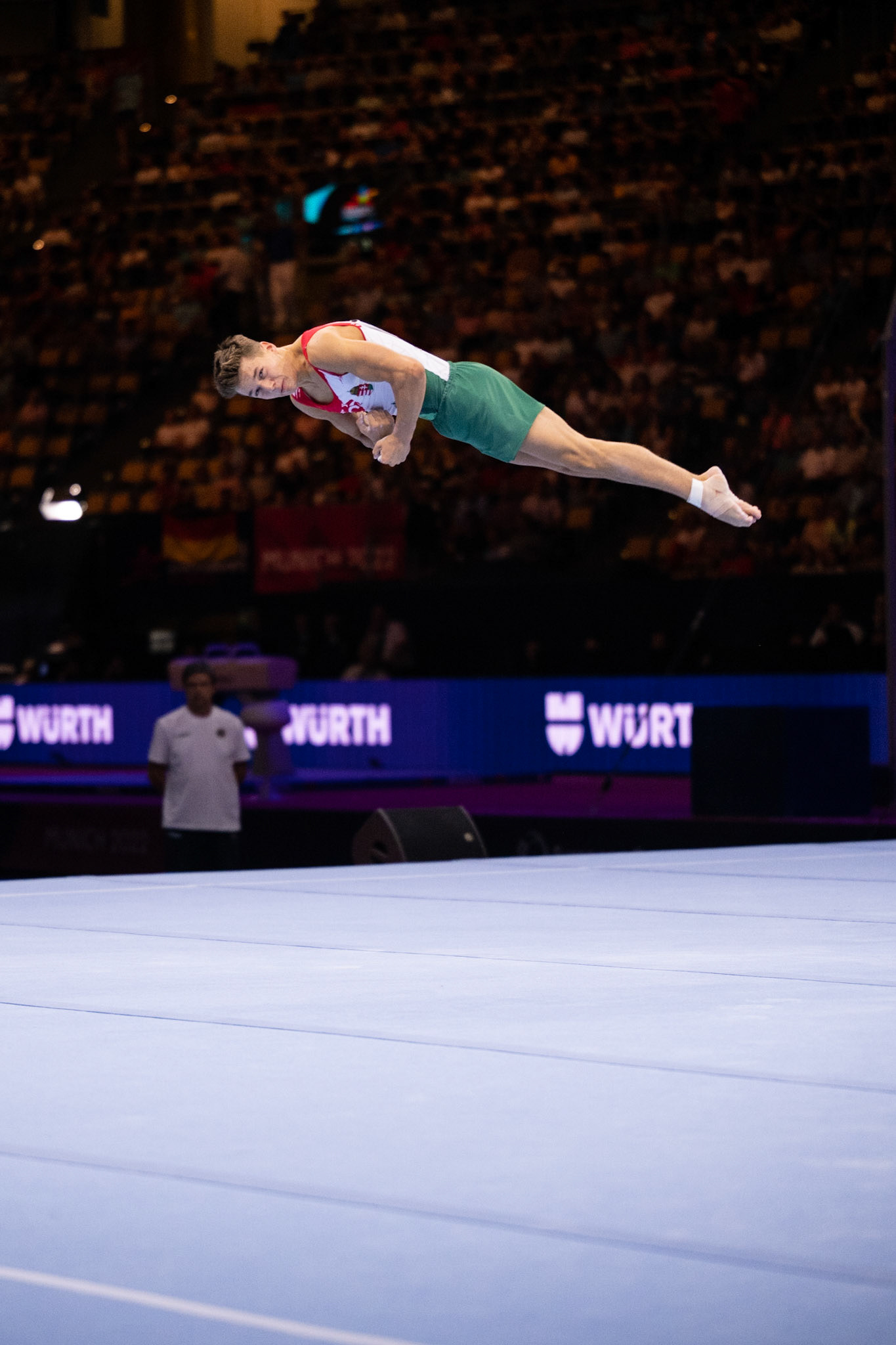 European Championships 2022, Apparatus Final, Floor ExerciseDepicted: Krisztofer MészárosPhoto taken in Munich, DEU on 2022-08-21Photo credits should read: Norman Seibert, CC BY-SA 4.0NIKON Z 9, NIKKOR Z 70-200mm f/2.8 VR S¹⁄₁₆₀₀ Sek. bei ƒ / 2,8File: DSC_7548.NEF