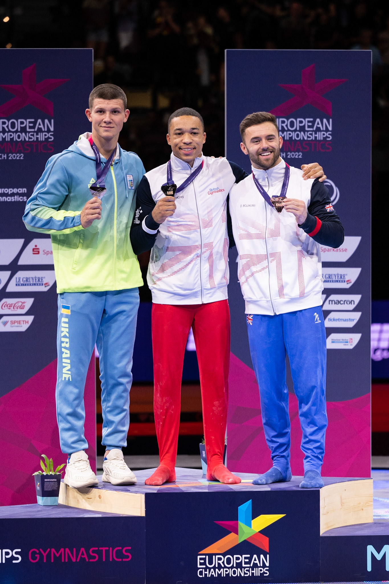 European Championships 2022, Apparatus Final, Parallel BarsDepicted: Illia Kovtun, Giarnni Regini-Moran, Joe FraserPhoto taken in Munich, DEU on 2022-08-21Photo credits should read: Norman Seibert, CC BY-SA 4.0NIKON Z 9, NIKKOR Z 70-200mm f/2.8 VR S¹⁄₈₀₀ Sek. bei ƒ / 4,0File: DSC_7078.NEF