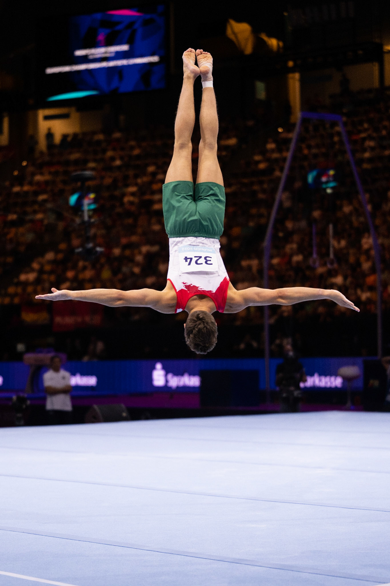 European Championships 2022, Apparatus Final, Floor ExerciseDepicted: Krisztofer MészárosPhoto taken in Munich, DEU on 2022-08-21Photo credits should read: Norman Seibert, CC BY-SA 4.0NIKON Z 9, NIKKOR Z 70-200mm f/2.8 VR S¹⁄₁₆₀₀ Sek. bei ƒ / 2,8File: DSC_7656.NEF