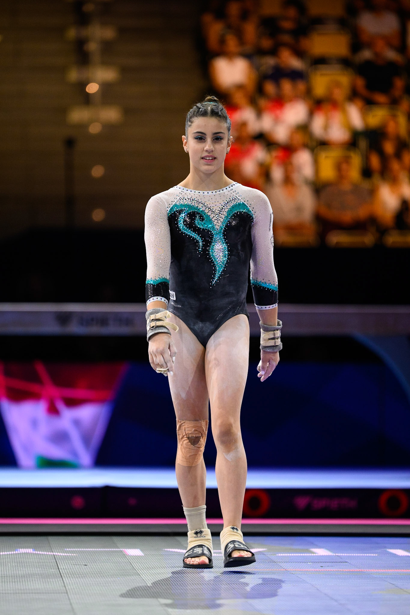 European Championships 2022, Apparatus Final, Presentation of AthletesDepicted: Viola PierazziniPhoto taken in Munich, DEU on 2022-08-14Photo credits should read: Norman Seibert, CC BY-SA 4.0NIKON Z 9, NIKKOR Z 70-200mm f/2.8 VR S¹⁄₆₄₀ Sek. bei ƒ / 2,8File: DSC_0721.NEF