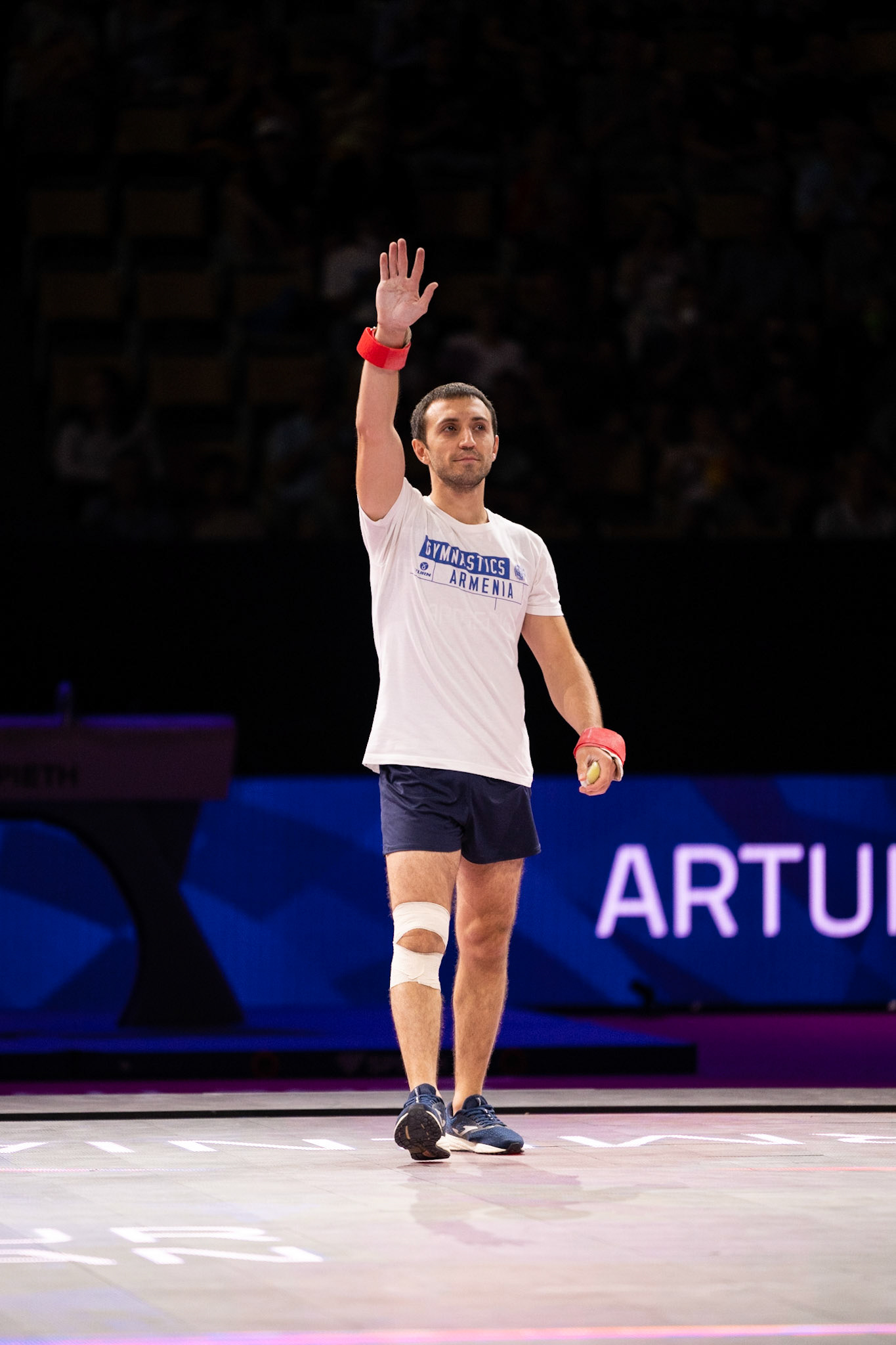 European Championships 2022, Apparatus Final, Presentation of AthletesDepicted: Artur DavtyanPhoto taken in Munich, DEU on 2022-08-21Photo credits should read: Norman Seibert, CC BY-SA 4.0NIKON Z 9, NIKKOR Z 70-200mm f/2.8 VR S¹⁄₈₀₀ Sek. bei ƒ / 2,8File: DSC_3800.NEF