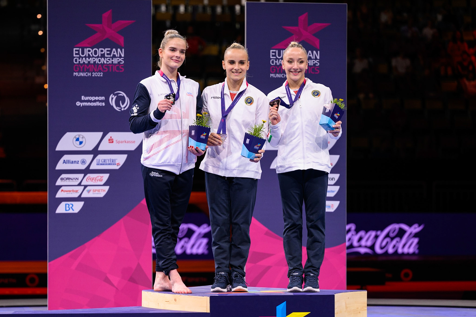 European Championships 2022, All-around Competition, Victory CeremonyDepicted: Asia D'Amato, Martina Maggio, Alice KinsellaPhoto taken in Munich, DEU on 2022-08-11Photo credits should read: Norman Seibert, CC BY-SA 4.0NIKON Z 9, NIKKOR Z 70-200mm f/2.8 VR S¹⁄₂₅₀ Sek. bei ƒ / 2,8File: DSC_0135-2.NEF