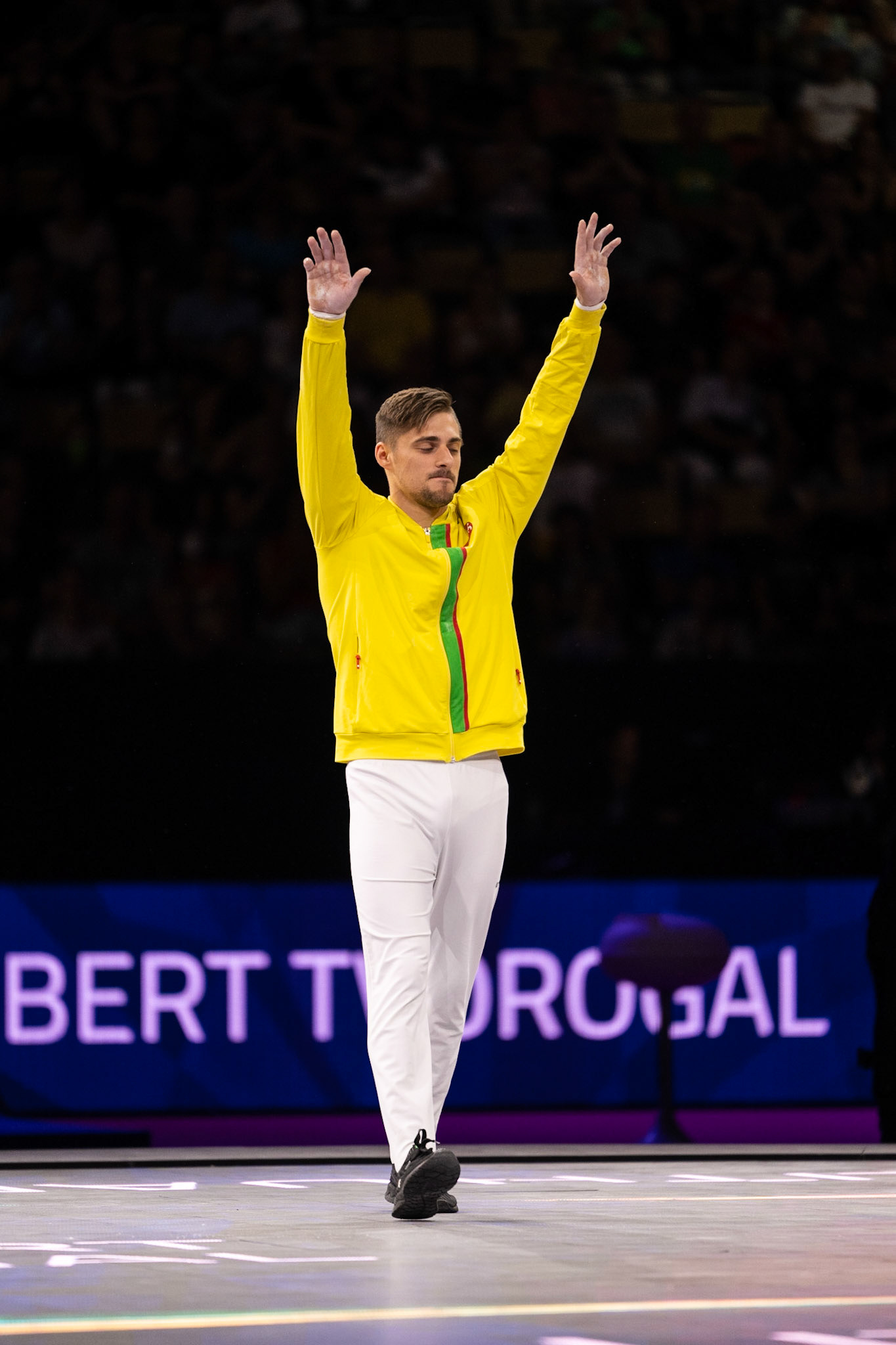 European Championships 2022, Apparatus Final, Presentation of AthletesDepicted: Robert TvorogalPhoto taken in Munich, DEU on 2022-08-21Photo credits should read: Norman Seibert, CC BY-SA 4.0NIKON Z 9, NIKKOR Z 70-200mm f/2.8 VR S¹⁄₈₀₀ Sek. bei ƒ / 2,8File: DSC_7204.NEF
