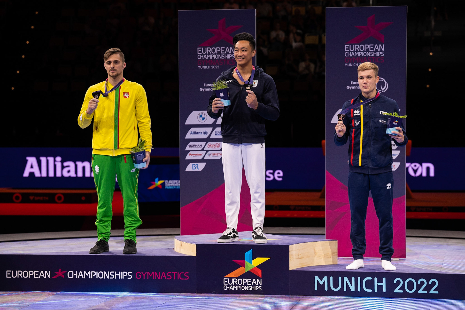 European Championships 2022, Apparatus Final, Horizontal BarDepicted: Marios Georgiou, Robert Tvorogal, Joel PlataPhoto taken in Munich, DEU on 2022-08-21Photo credits should read: Norman Seibert, CC BY-SA 4.0NIKON Z 9, NIKKOR Z 70-200mm f/2.8 VR S¹⁄₈₀₀ Sek. bei ƒ / 4,0File: DSC_9538 2.NEF