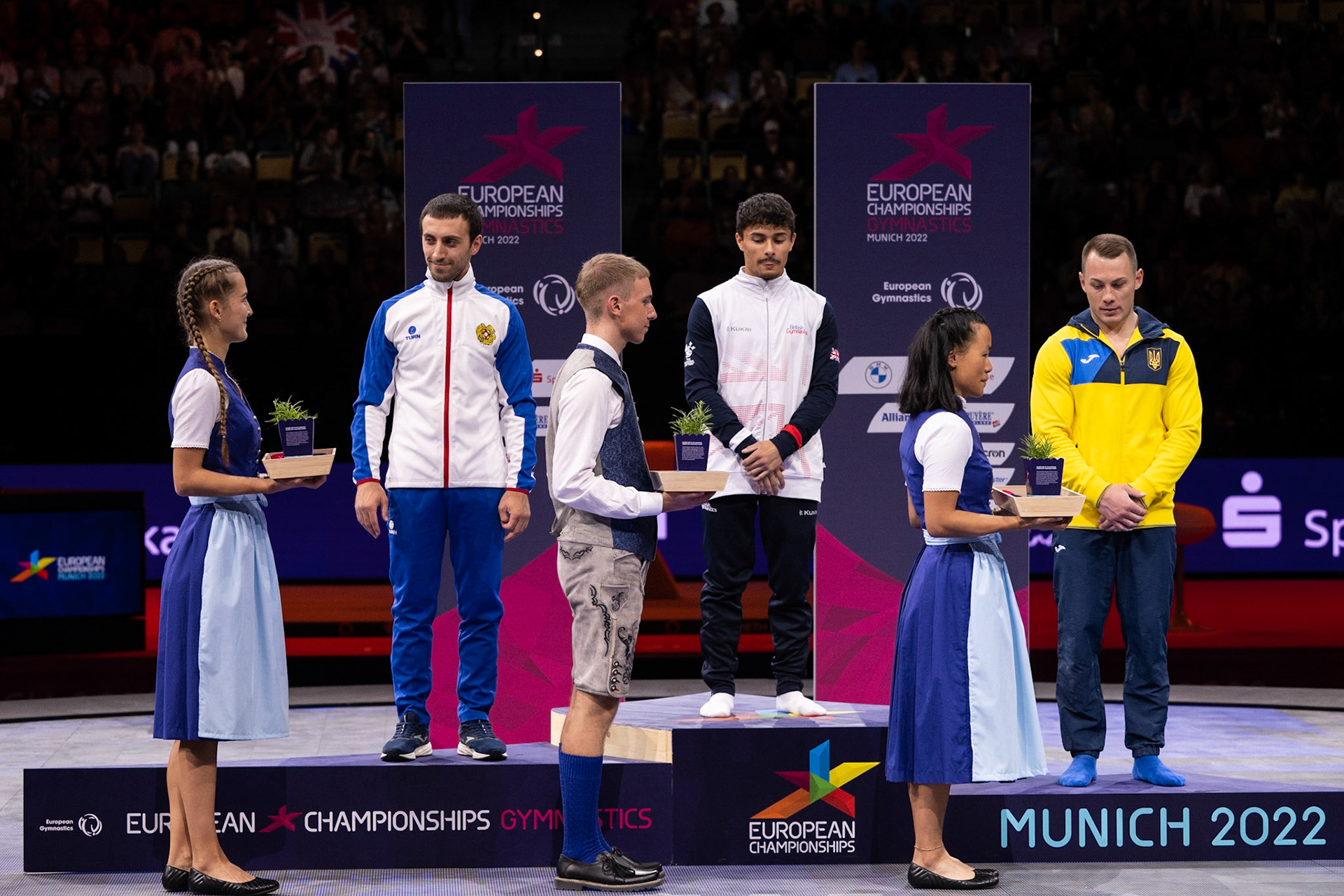 European Championships 2022, Apparatus Final, Victory CeremonyDepicted: Artur Davtyan, Igor Radivilov, Jake JarmanPhoto taken in Munich, DEU on 2022-08-21Photo credits should read: Norman Seibert, CC BY-SA 4.0NIKON Z 9, NIKKOR Z 70-200mm f/2.8 VR S¹⁄₈₀₀ Sek. bei ƒ / 4,0File: DSC_4860.NEF