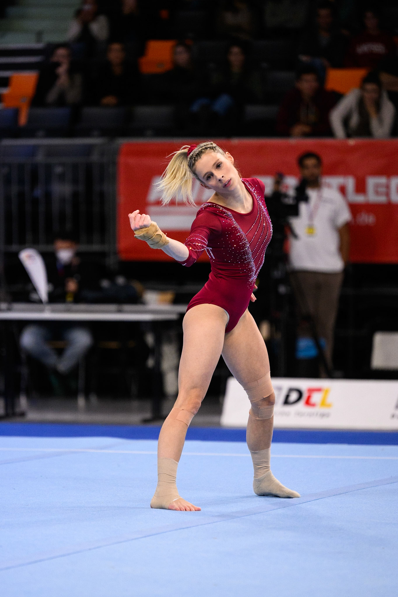 1. Bundesliga Kunstturnen: Finale Frauen, Competition, Floor ExerciseDepicted: Dorien MottenPhoto taken in Neu-Ulm, DEU on 2022-12-3Photo credits should read: Norman Seibert, CC BY-SA 4.0NIKON Z 9, NIKKOR Z 70-200mm f/2.8 VR S¹⁄₁₂₅₀ Sek. bei ƒ / 2,8File: DSC_1781.NEF
