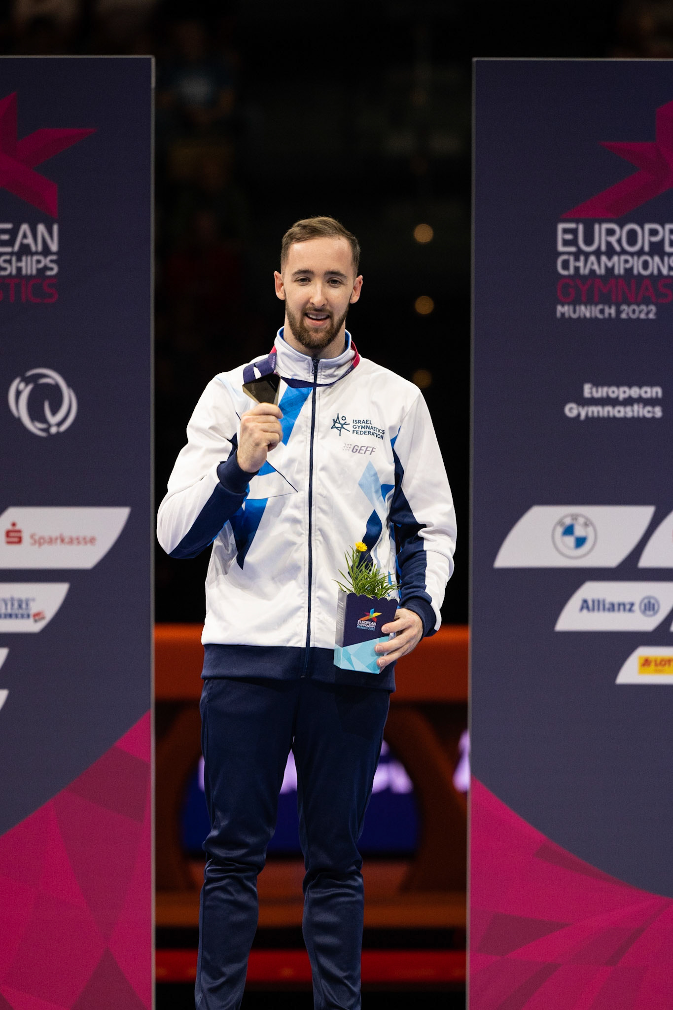 European Championships 2022, Apparatus Final, Victory CeremonyDepicted: Artem DolgopyatPhoto taken in Munich, DEU on 2022-08-21Photo credits should read: Norman Seibert, CC BY-SA 4.0NIKON Z 9, NIKKOR Z 70-200mm f/2.8 VR S¹⁄₈₀₀ Sek. bei ƒ / 4,0File: DSC_9451.NEF
