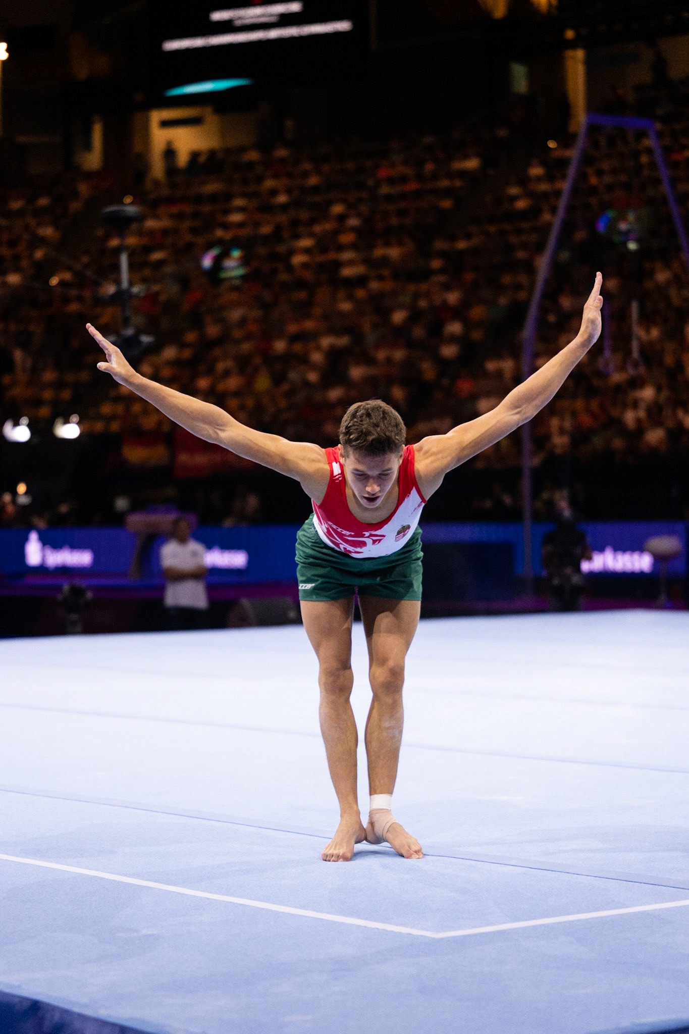 European Championships 2022, Apparatus Final, Floor ExerciseDepicted: Krisztofer MészárosPhoto taken in Munich, DEU on 2022-08-21Photo credits should read: Norman Seibert, CC BY-SA 4.0NIKON Z 9, NIKKOR Z 70-200mm f/2.8 VR S¹⁄₁₆₀₀ Sek. bei ƒ / 2,8File: DSC_7665.NEF