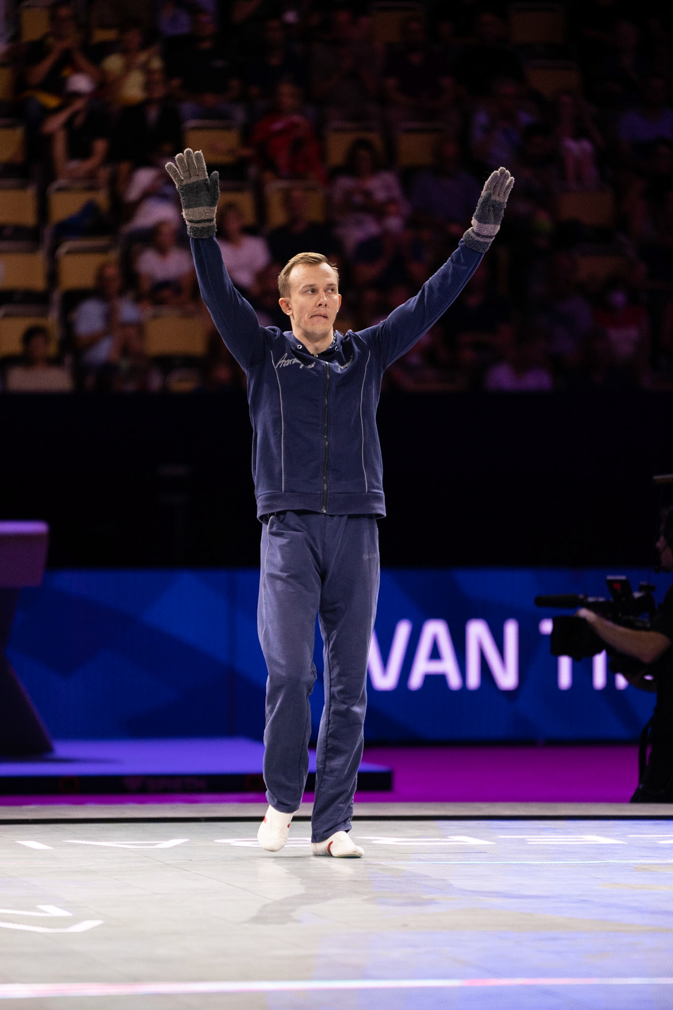 European Championships 2022, Apparatus Final, Presentation of AthletesDepicted: Ivan TikhonovPhoto taken in Munich, DEU on 2022-08-21Photo credits should read: Norman Seibert, CC BY-SA 4.0NIKON Z 9, NIKKOR Z 70-200mm f/2.8 VR S¹⁄₈₀₀ Sek. bei ƒ / 2,8File: DSC_3788.NEF