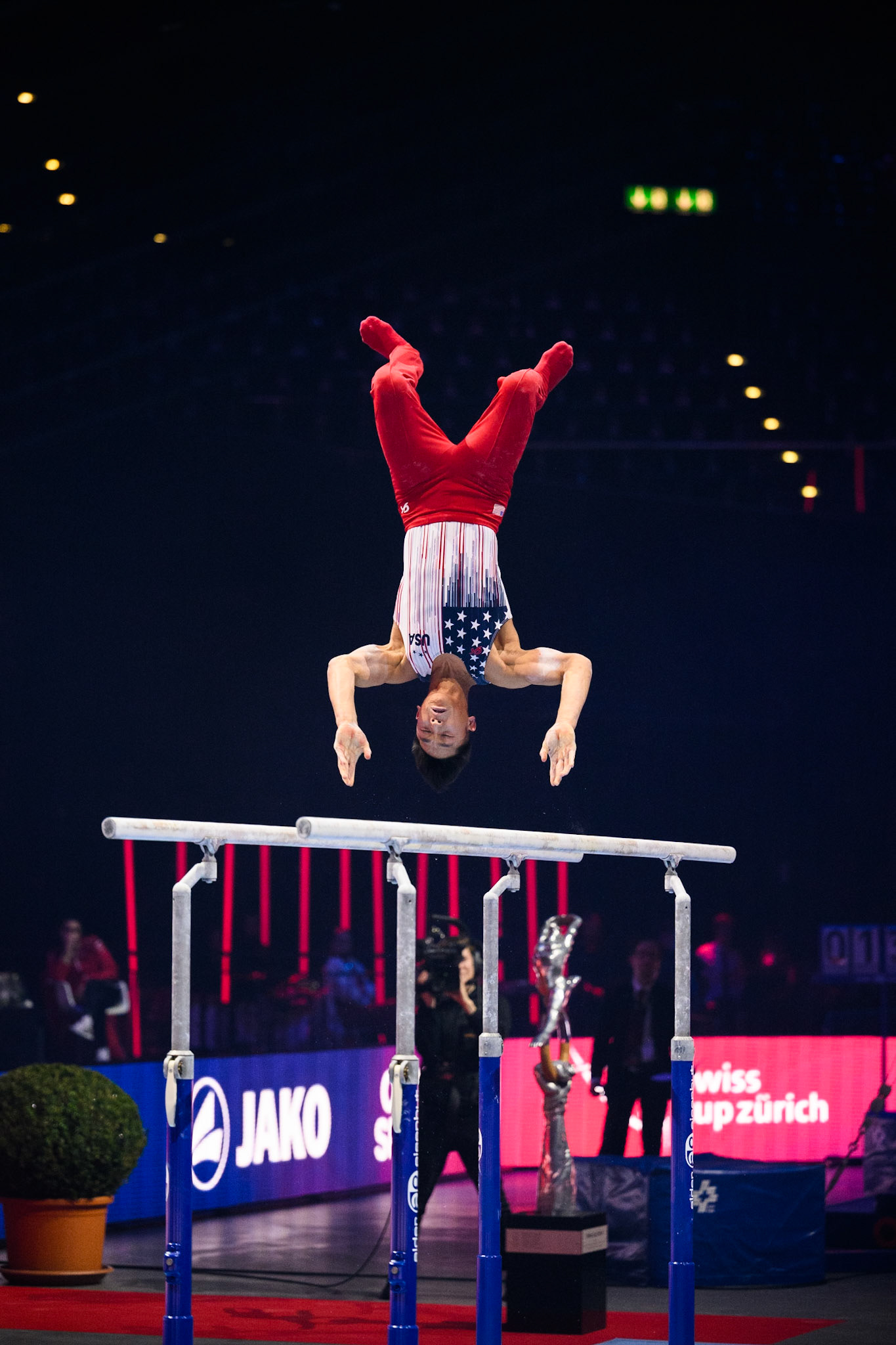 Swiss Cup Zurich 2022, Final, Parallel BarsDepicted: Yul MoldauerPhoto taken in Zurich, SUI on 2022-11-27Photo credits should read: Norman Seibert, CC BY-SA 4.0NIKON Z 9, NIKKOR Z 70-200mm f/2.8 VR S¹⁄₁₆₀₀ Sek. bei ƒ / 2,8File: DSC_2999.NEF