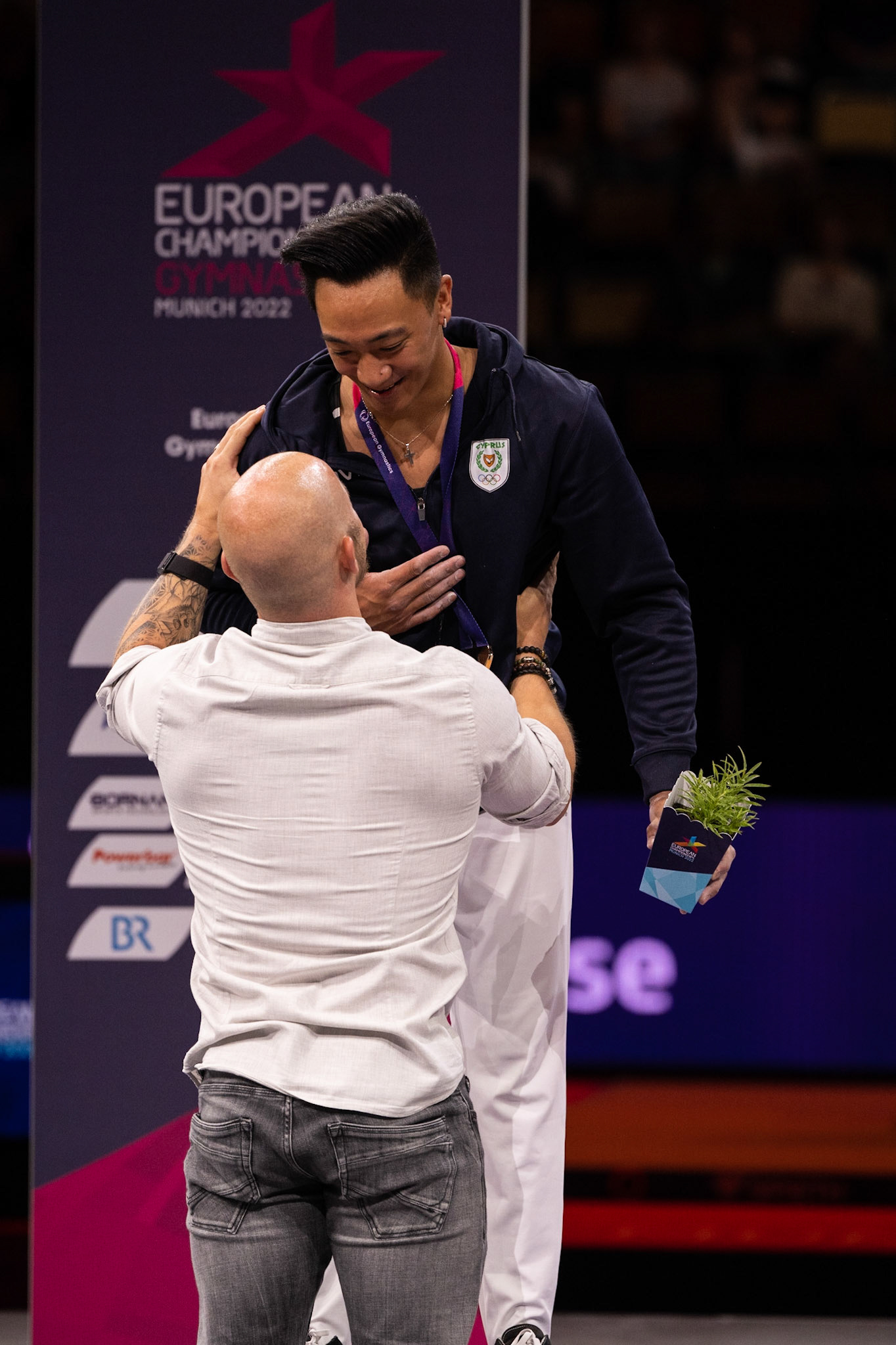 European Championships 2022, Apparatus Final, Horizontal BarDepicted: Marios Georgiou, Fabian HambüchenPhoto taken in Munich, DEU on 2022-08-21Photo credits should read: Norman Seibert, CC BY-SA 4.0NIKON Z 9, NIKKOR Z 70-200mm f/2.8 VR S¹⁄₈₀₀ Sek. bei ƒ / 4,0File: DSC_9516 2.NEF
