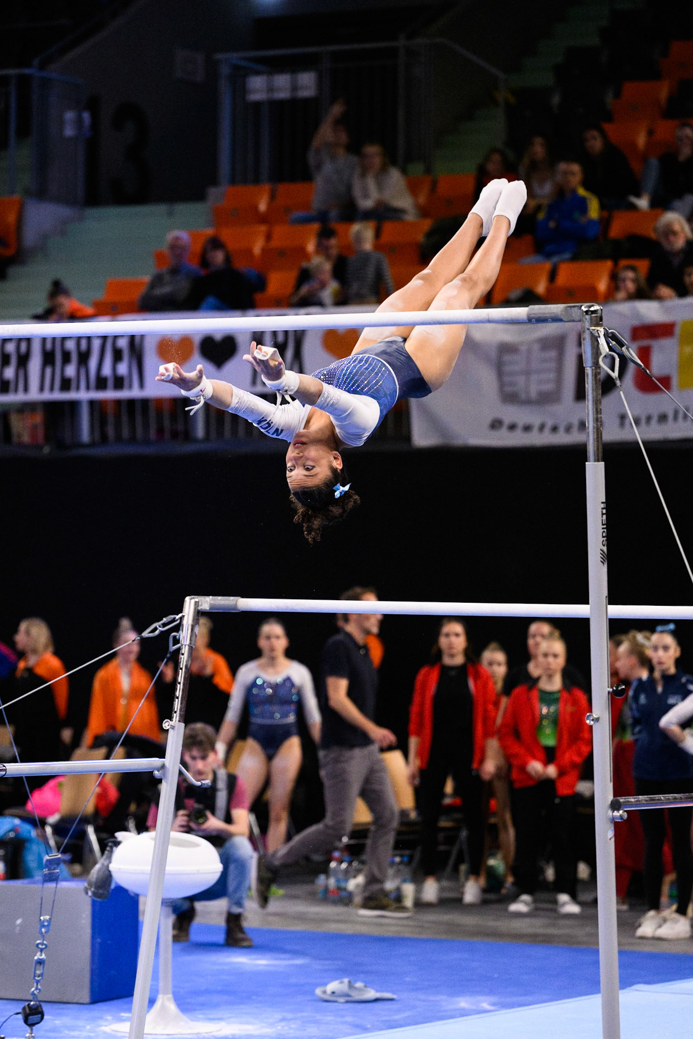 1. Bundesliga Kunstturnen: Finale Frauen, Competition, Uneven BarsDepicted: Salina BousmayoPhoto taken in Neu-Ulm, DEU on 2022-12-3Photo credits should read: Norman Seibert, CC BY-SA 4.0NIKON Z 9, NIKKOR Z 70-200mm f/2.8 VR S¹⁄₁₂₅₀ Sek. bei ƒ / 2,8File: DSC_5437.NEF