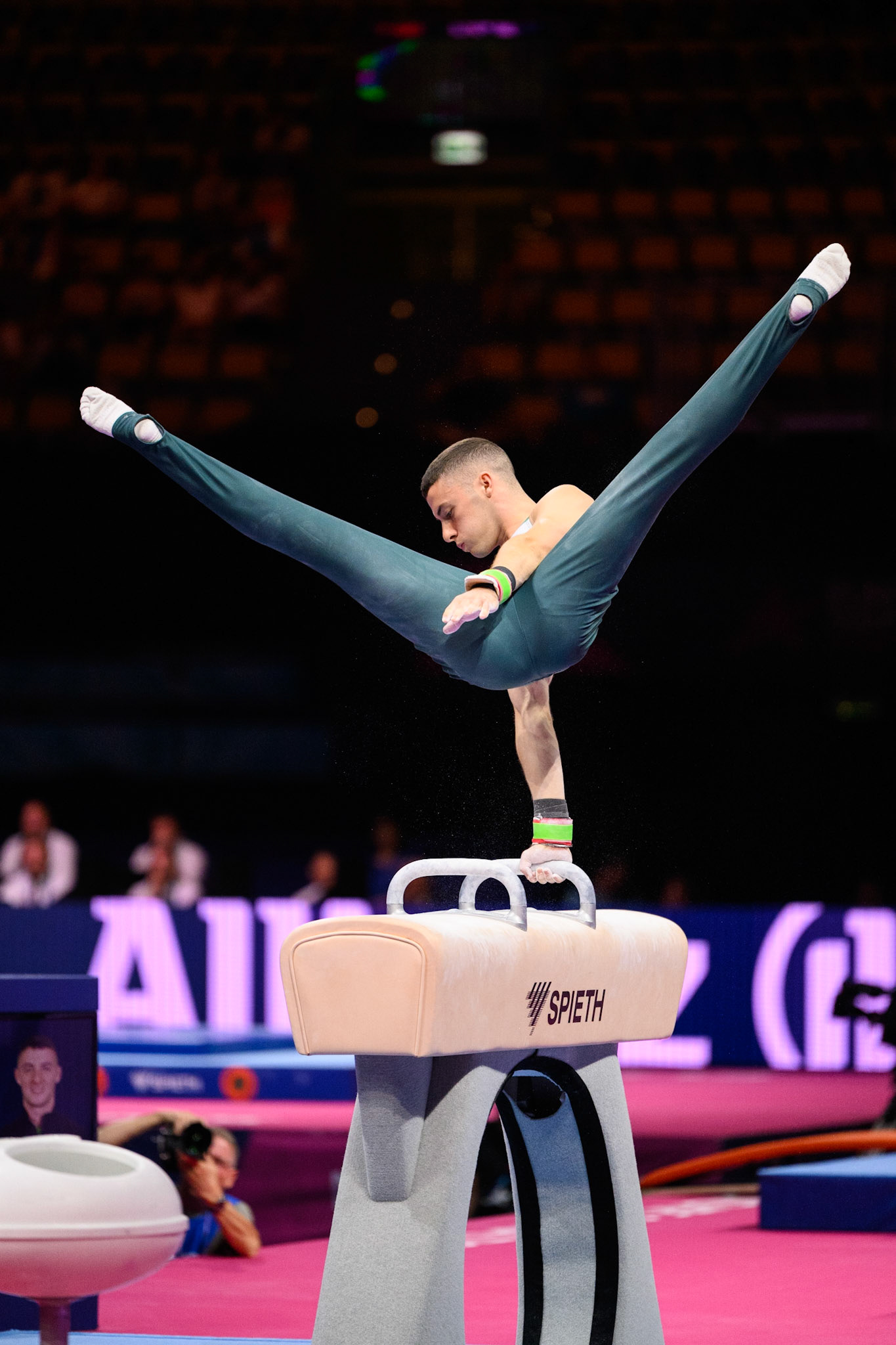 European Championships 2022, All-around Competition, Pommel HorseDepicted: Rhys McClenaghanPhoto taken in Munich, DEU on 2022-08-18Photo credits should read: Norman Seibert, CC BY-SA 4.0NIKON Z 9, NIKKOR Z 70-200mm f/2.8 VR S¹⁄₁₆₀₀ Sek. bei ƒ / 2,8File: DSC_0177.NEF