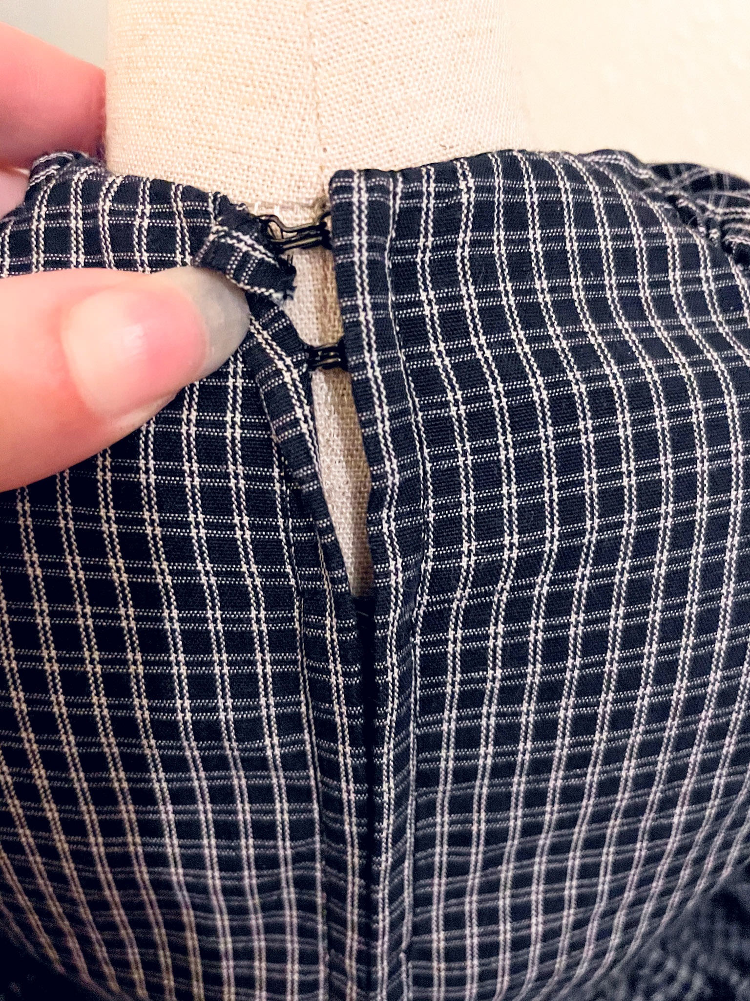 Back Hook and Eye Closure