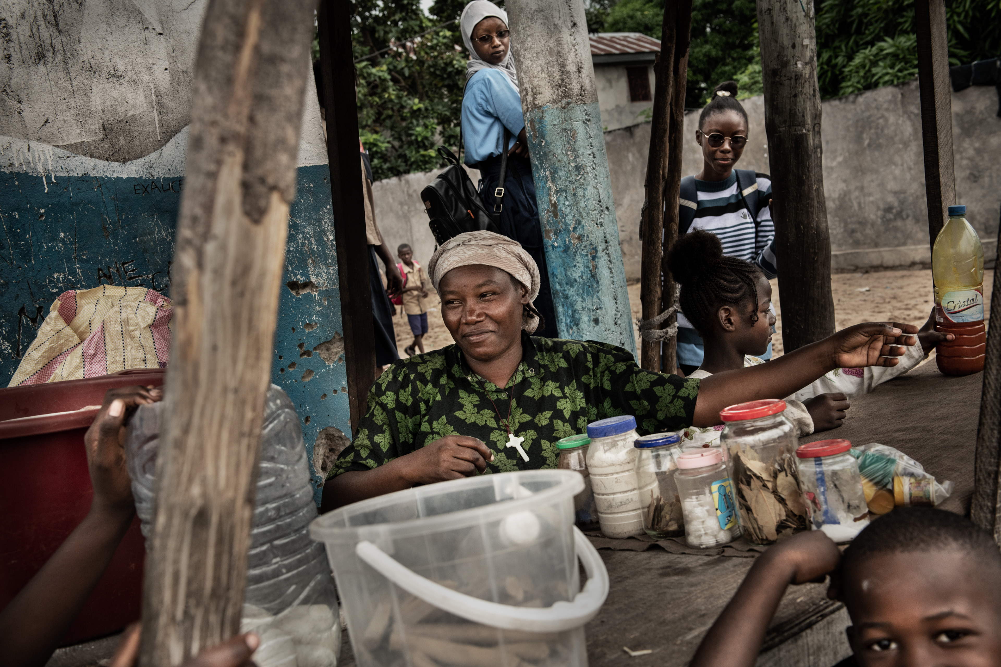 Antoinette Nyiranhame, a mother of six, sets up her modest shop in Makabandilu, a district of Brazzaville, the capital of the Republic of Congo. The family does not own land or a home. They rent a metal shack that previously served as a warehouse for a construction crew. The father of the family had an accident and is unable to work. Antoinette supports everyone by doing small trade, selling peanuts and palm oil in water bottles, among other things. Her two sons occasionally take on odd jobs on nearby farms and as hired workers in companies owned by Chinese migrants. It is a daily struggle to survive. Republic of Congo 2023