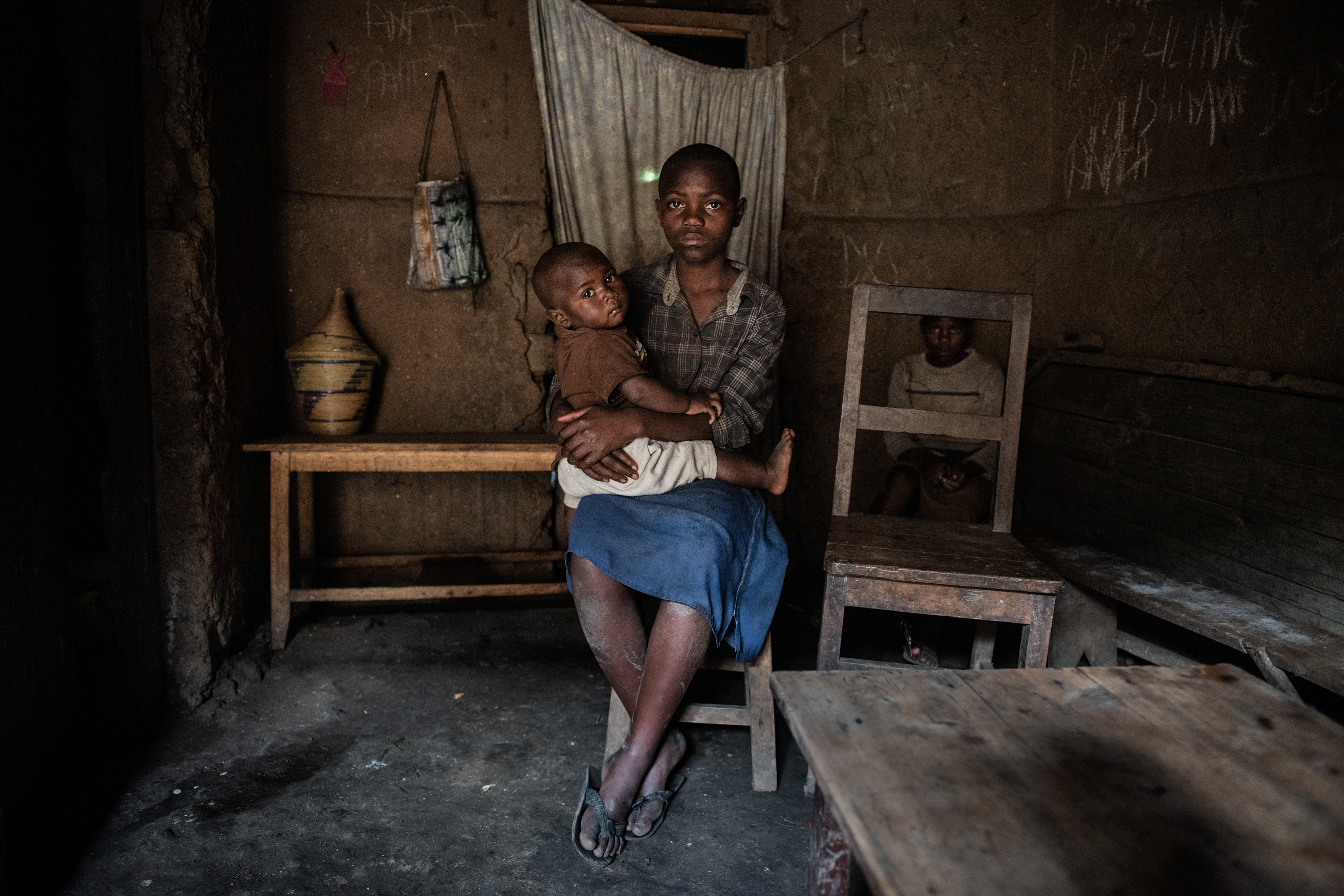 Anita (12 years old) lives with her parents and five siblings. While her parents work in the fields, the girl is responsible for her younger siblings. Nyarutembe, Rwanda 2019