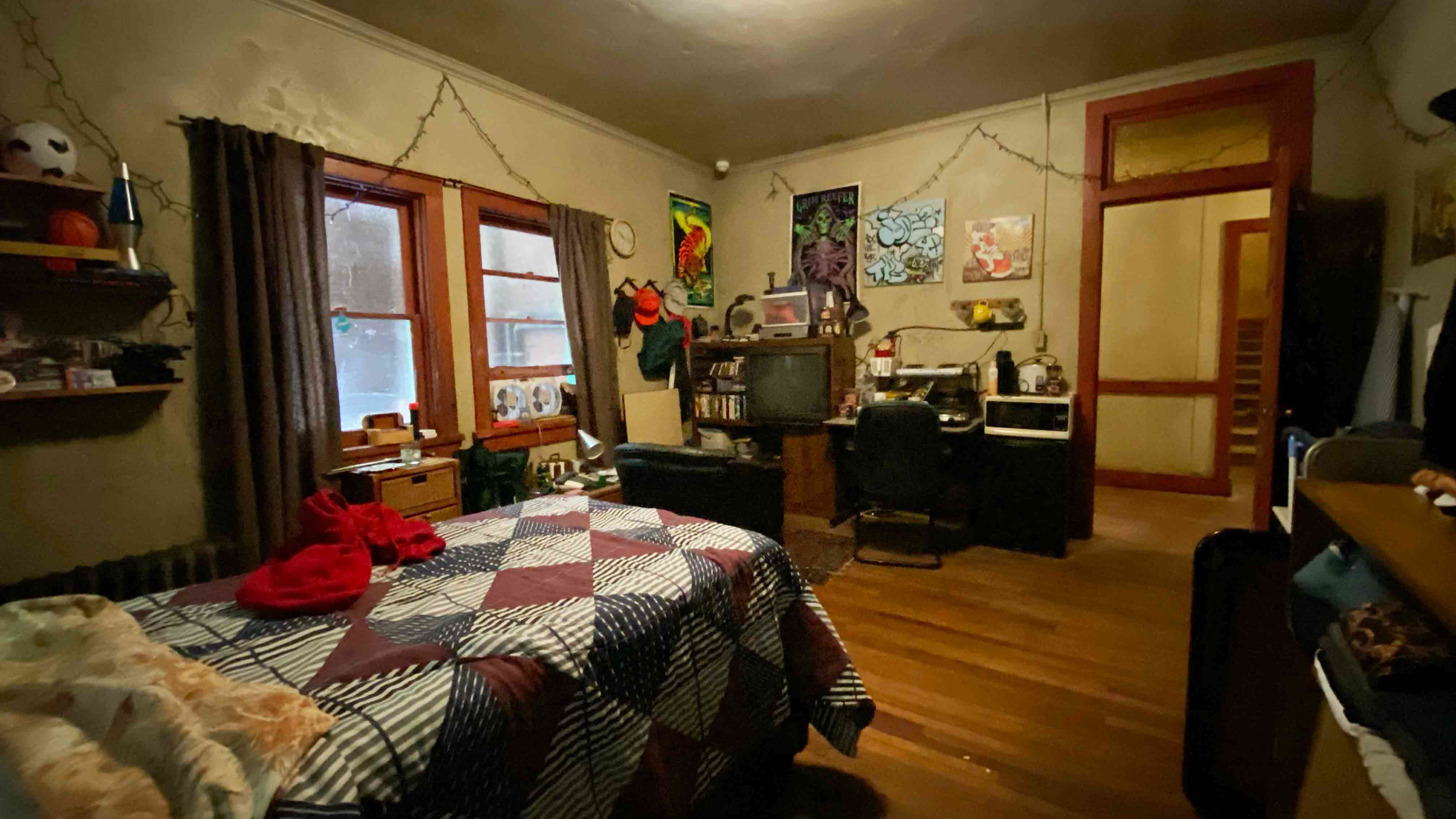 INT. SRO: Fatty's Room