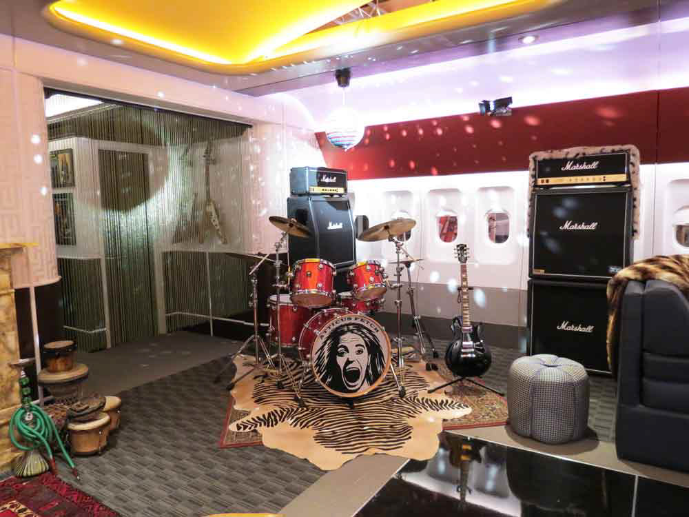 ROCKSTAR'S PRIVATE JET