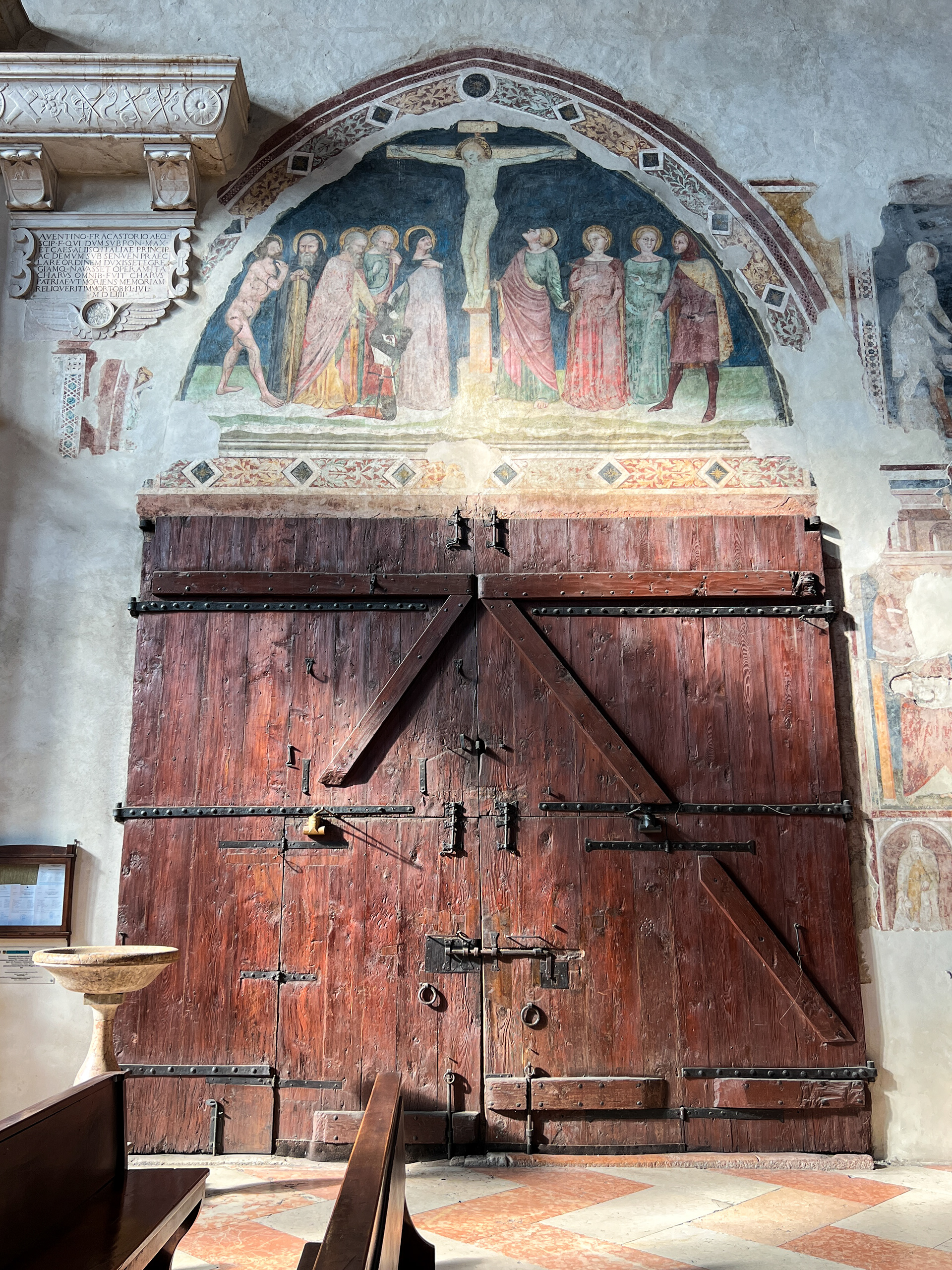 Art inside Chiesa di San Fermo Maggiore