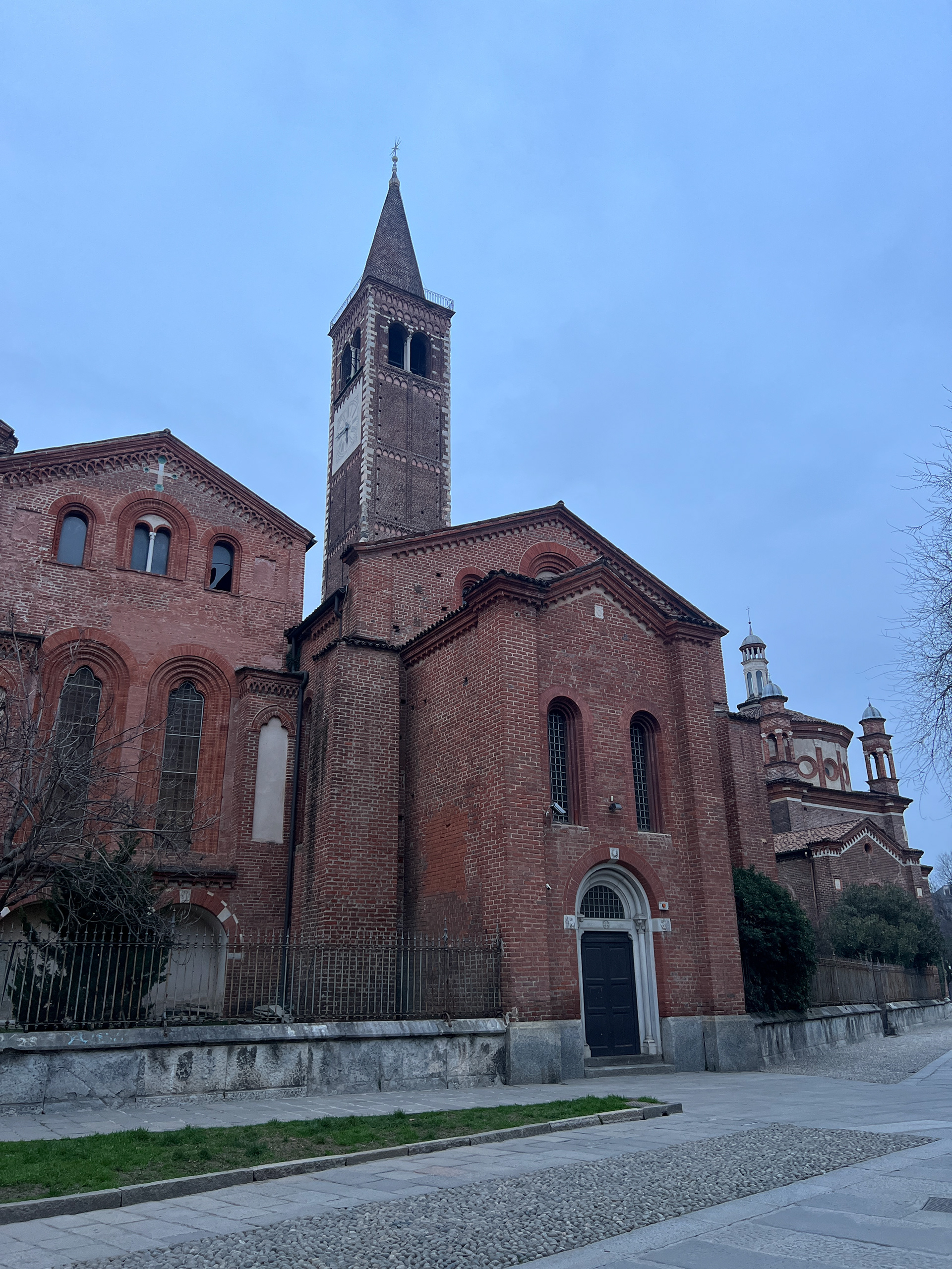 On our way to the IKEA, we pass by Basílica de Sant'Eustorgio