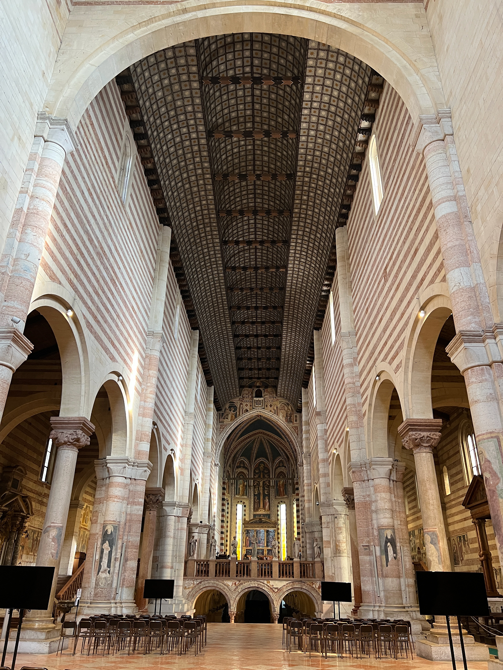 Inside of Basilica di San Zeno Maggiore