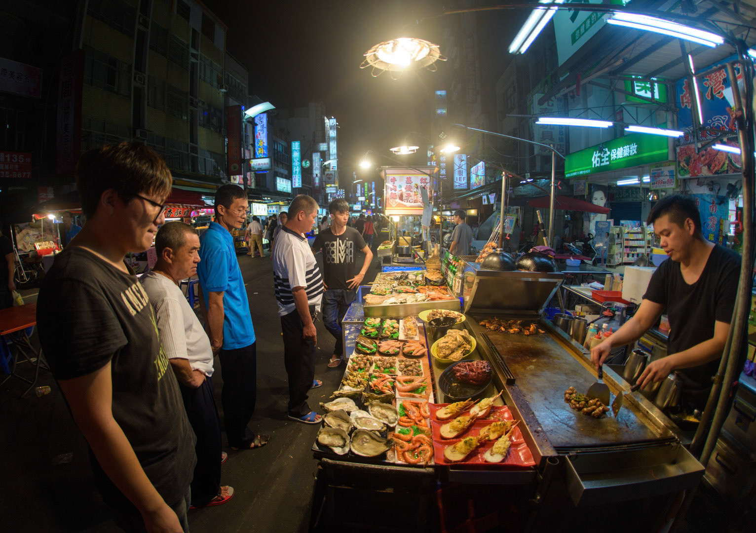 Seafood is the specialty of Liuhe night markets, with every imaginable variation on sale.