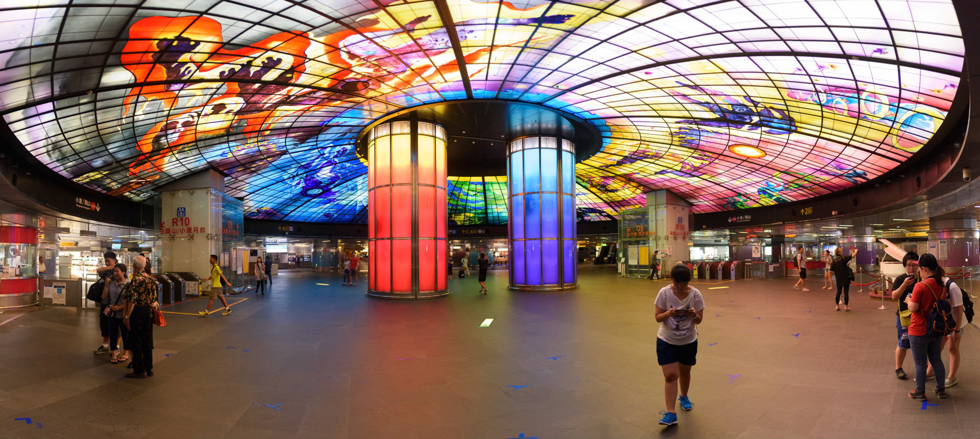 There is an interesting display at Formosa MTR station, the main station in Kaohsiung.