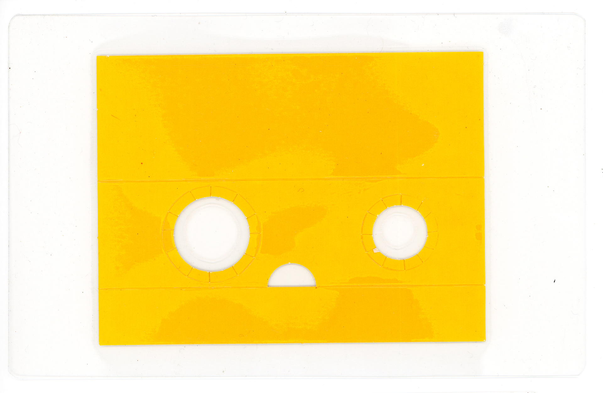 Tulio Costa. Rostinho amarelo, 2022, embalagem de cartão encontrada selada em poliéster, 12 × 19 cm (TC333)