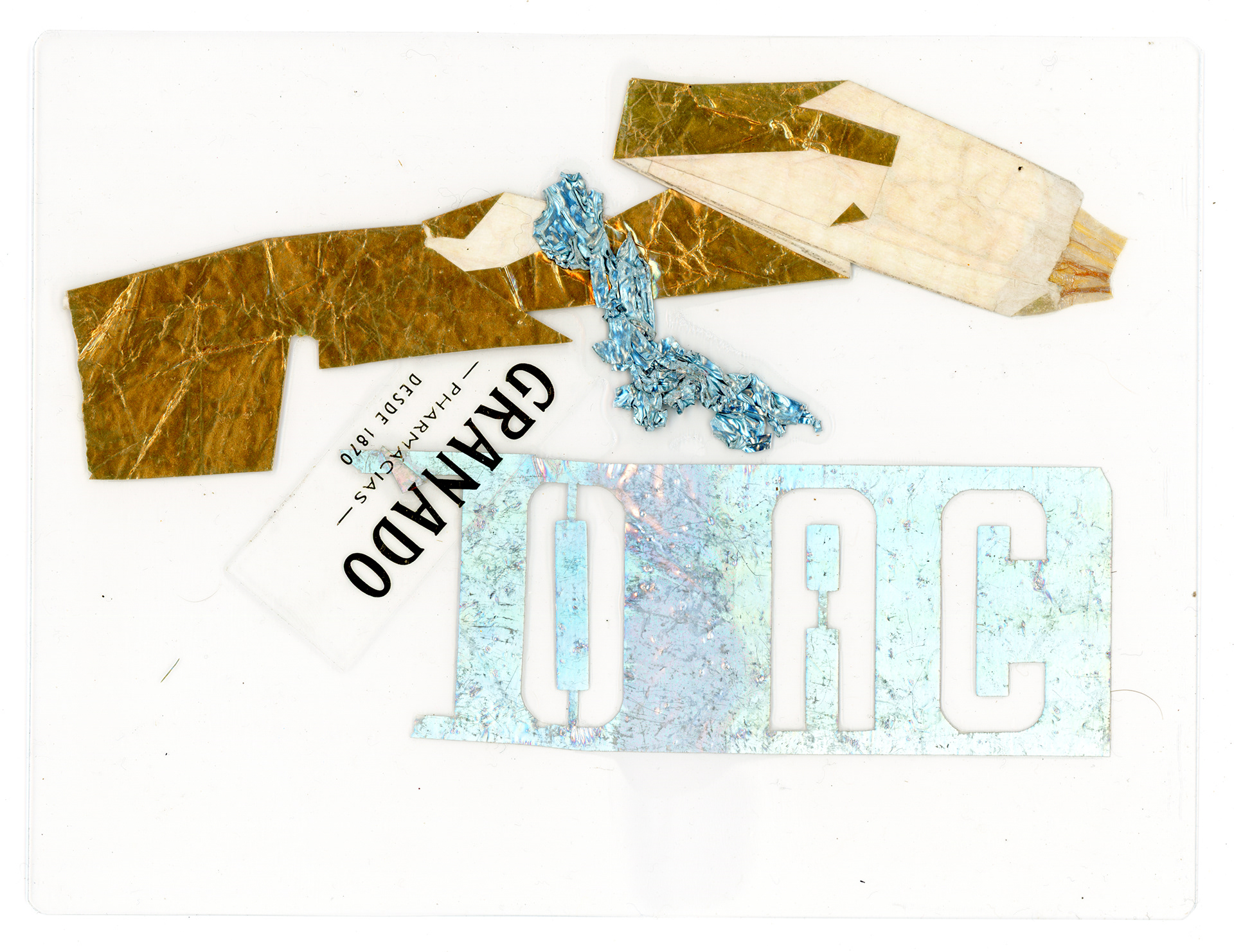 Tulio Costa. Sem título (composição Granado), 2022, adesivos, papel metálico de cigarro e metal encontrados e selados em poliéster, 17 × 22,5 cm (TC246)